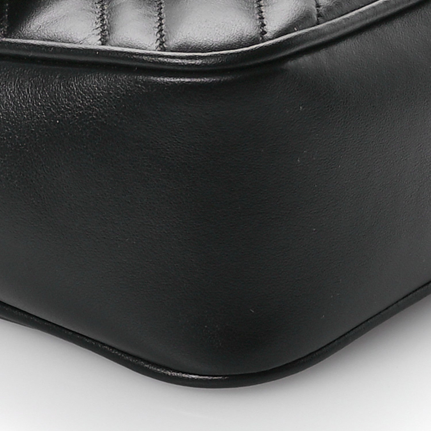 Calfskin Matelasse Monochrome GG Marmont Chain Mini Belt Bag Black