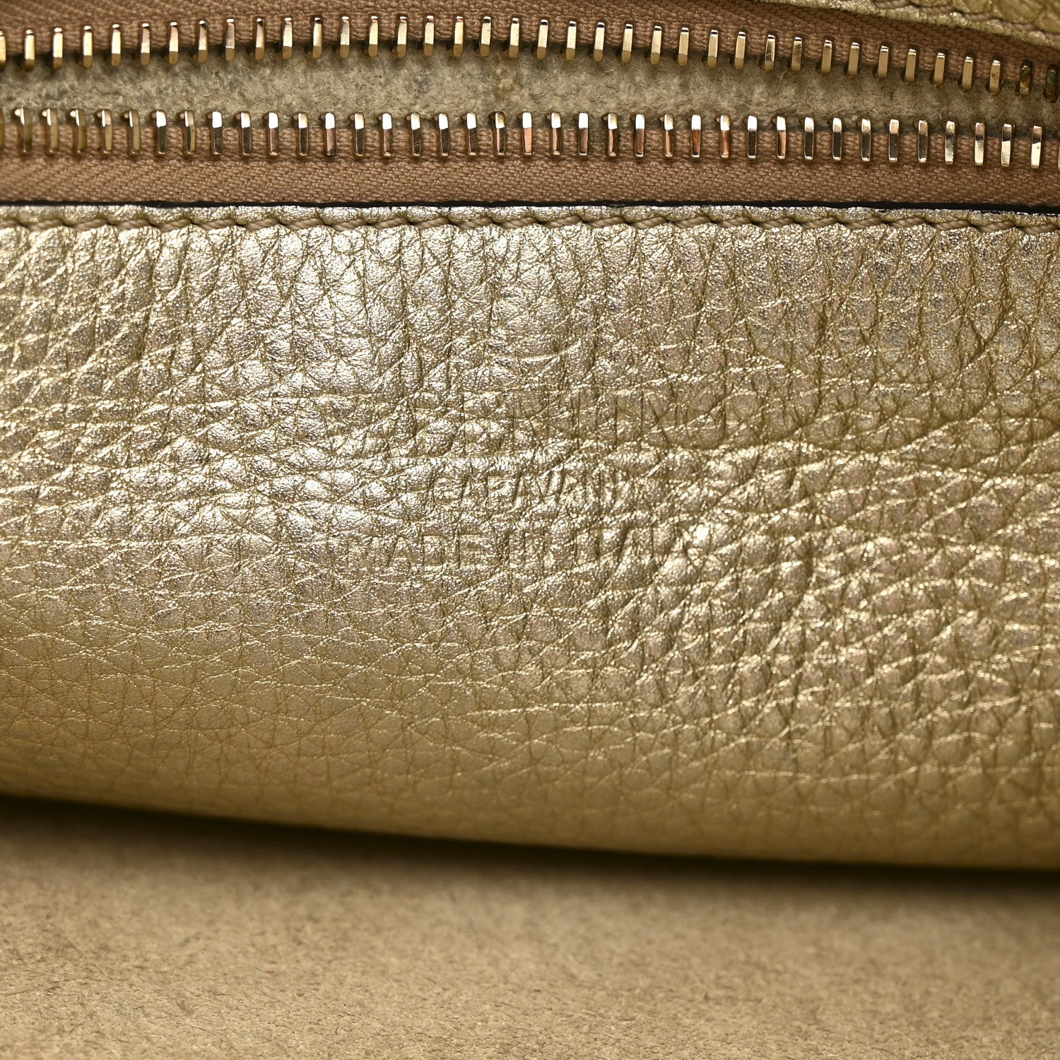 Metallic Pebbled Calfskin Small Rockstud Flip-Lock Messenger Bag Platino