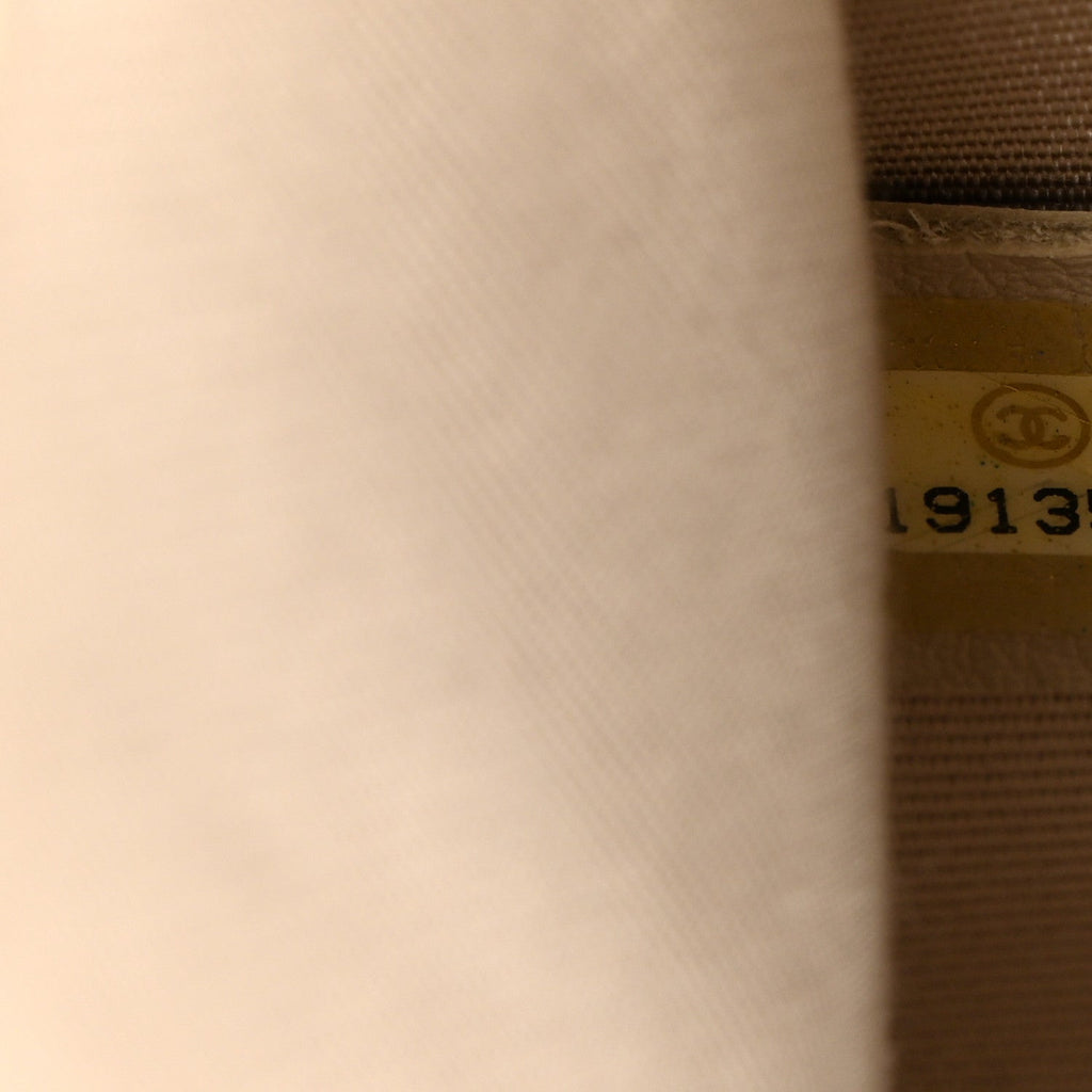 Lambskin Perforated Medium Boy Flap White