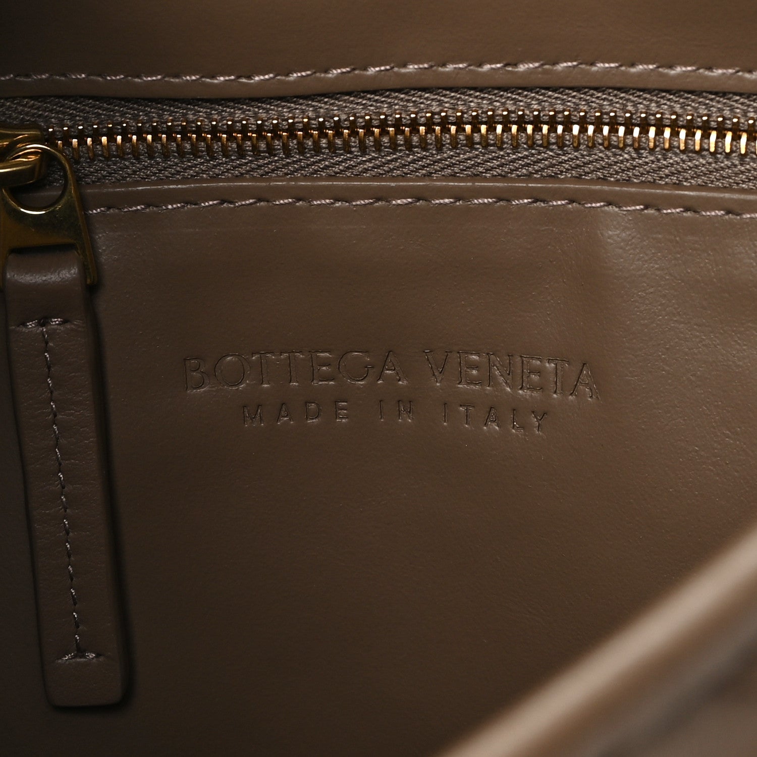 Calfskin Intrecciato Small Hop Pinecone