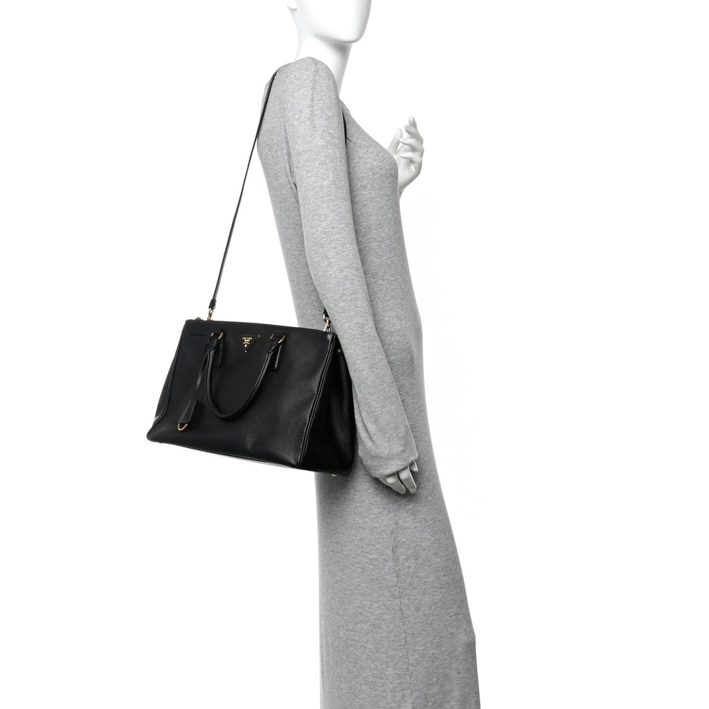 Saffiano Medium Galleria Double Zip Tote Black