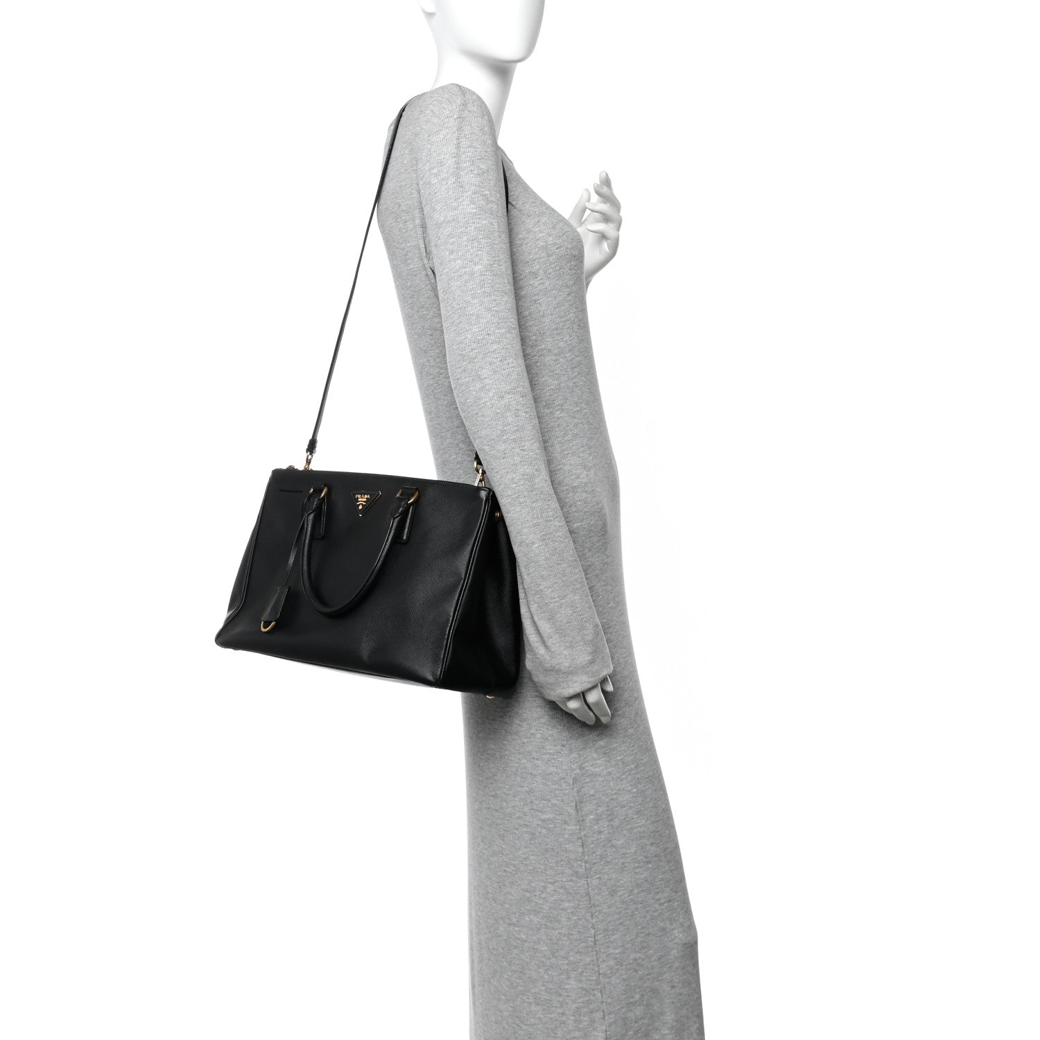 Saffiano Medium Galleria Double Zip Tote Black
