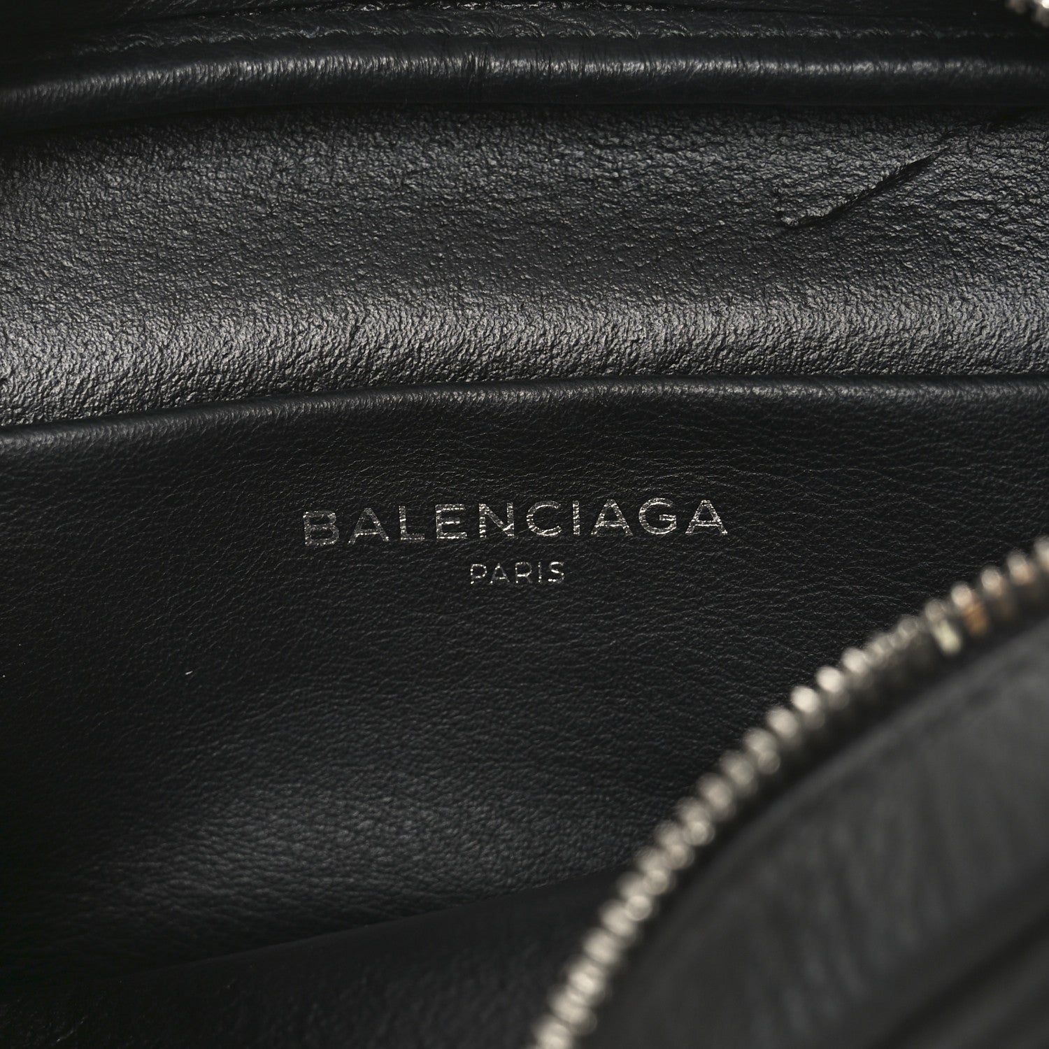 Calfskin Logo XS Everyday Camera Bag Gris Fossile