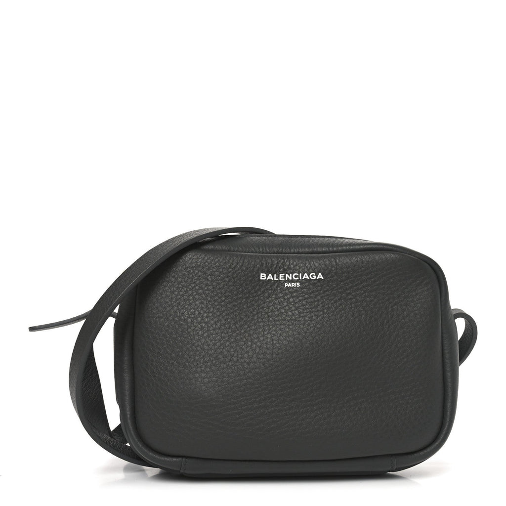 Calfskin Logo XS Everyday Camera Bag Gris Fossile