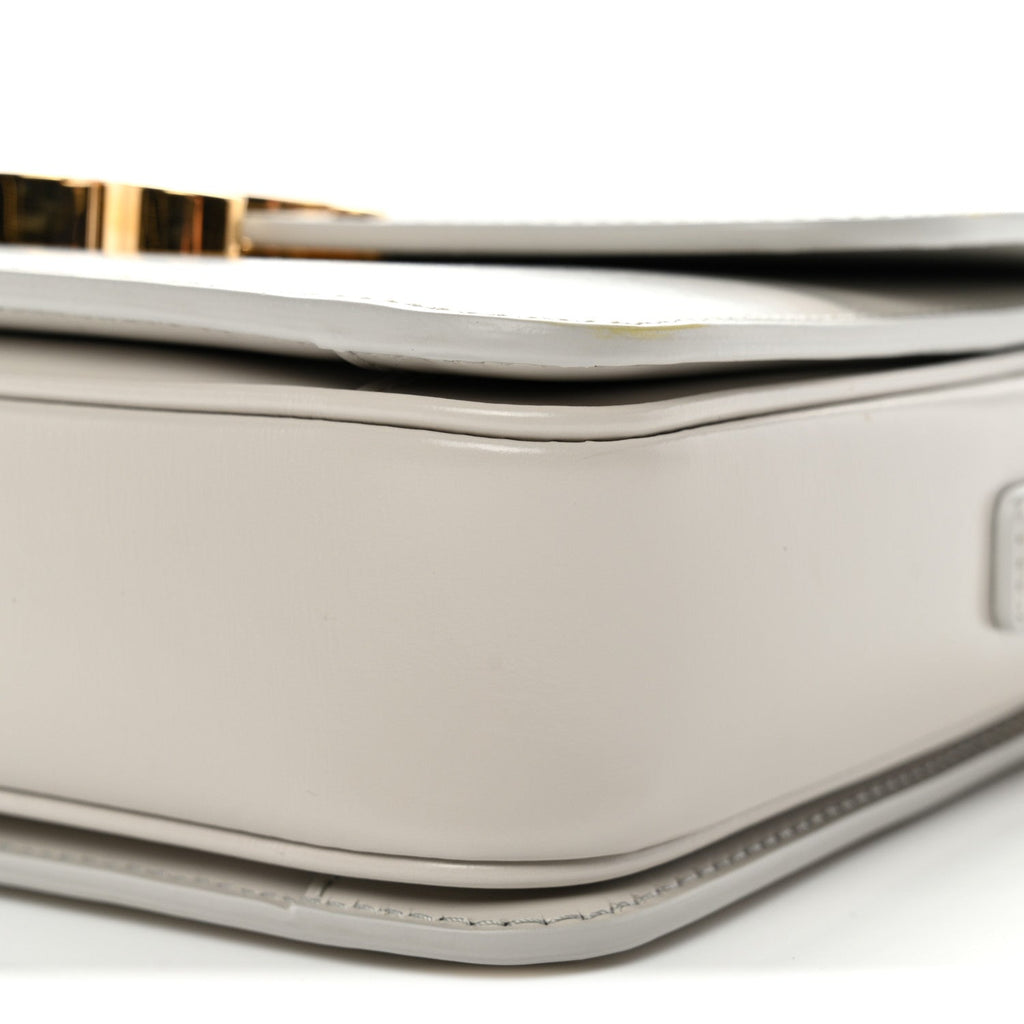 Shiny Calfskin Teen Triomphe Chalk
