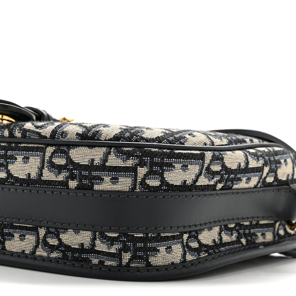Oblique Medium Bobby Flap Blue