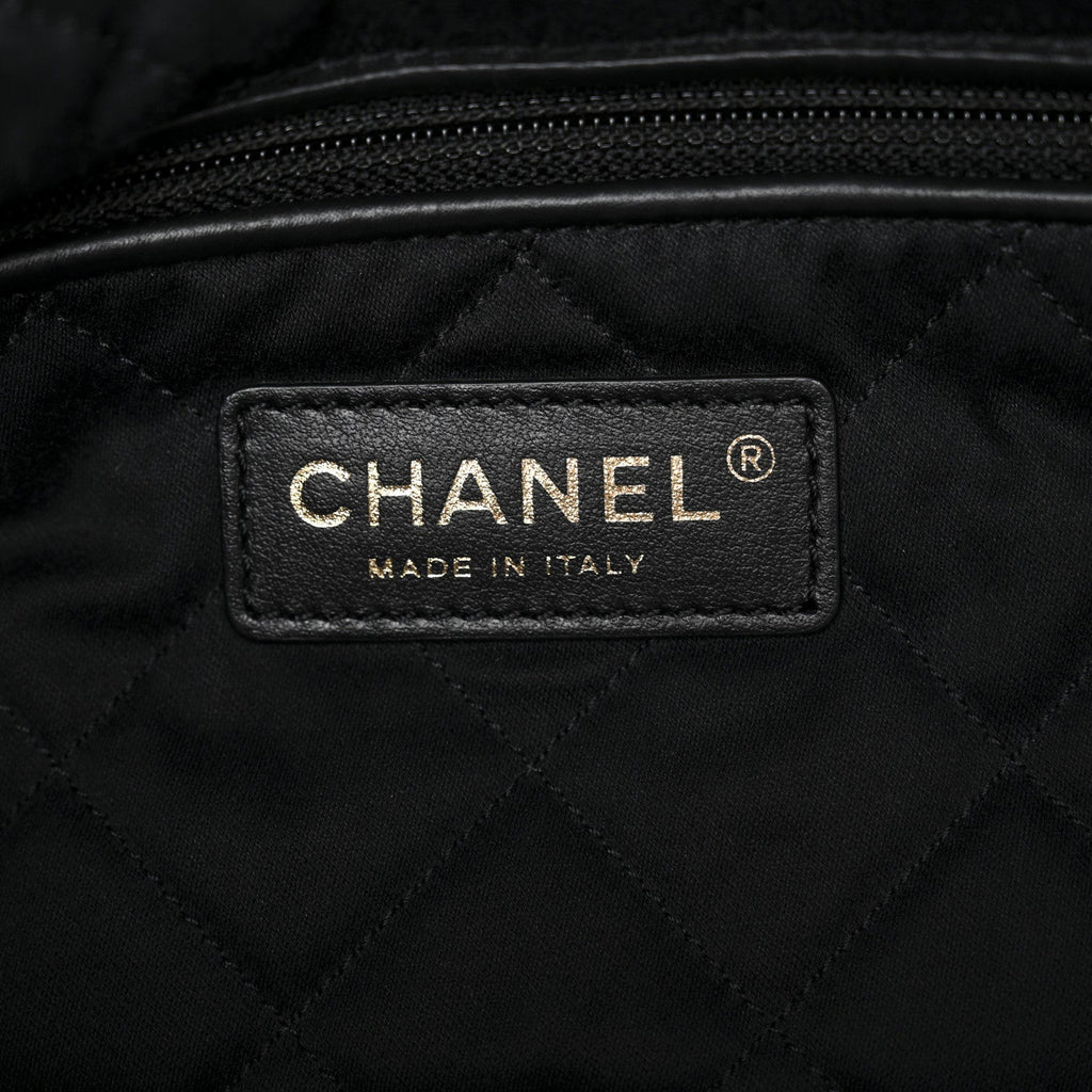 Shiny Calfskin Quilted Small Chanel 22 Black