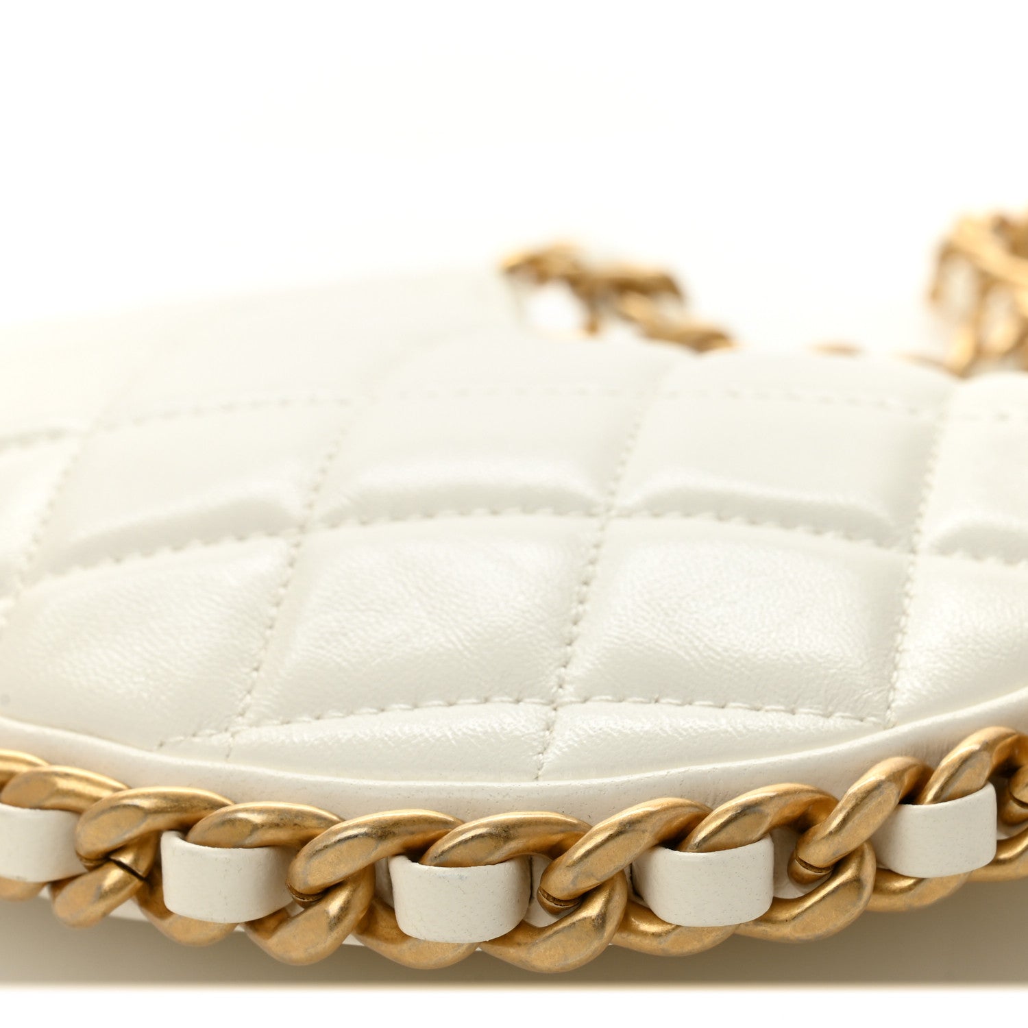 Shiny Crumpled Lambskin Quilted Trendy Chain Around Hobo White