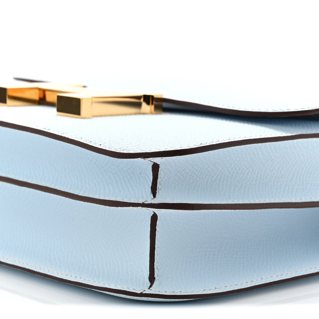 Epsom Constance 18 Bleu Brume