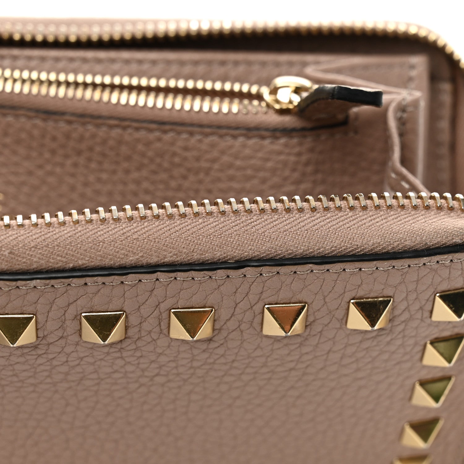 Pebbled Calfskin Rockstud Zip Around Wallet Poudre
