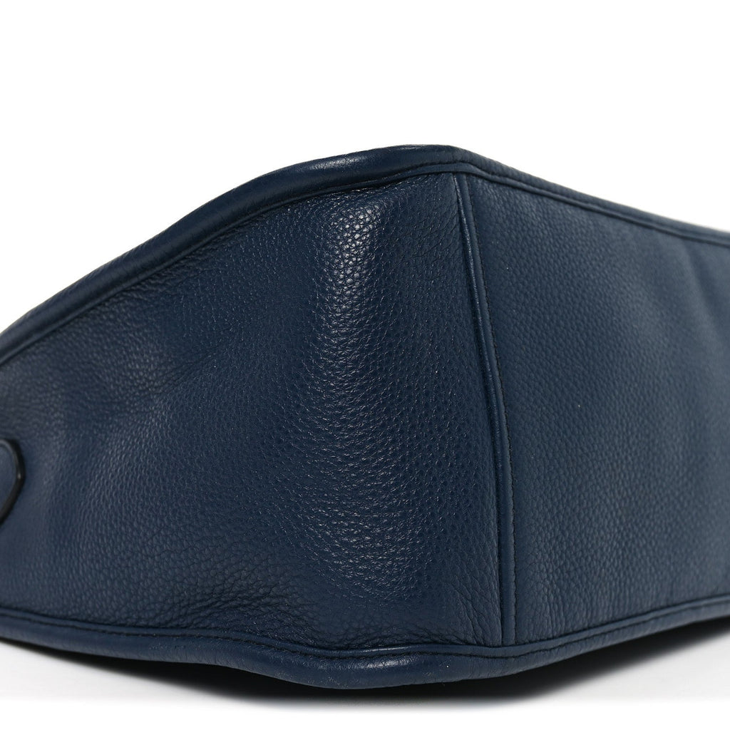 Vitello Daino Soft Shoulder Bag Blue