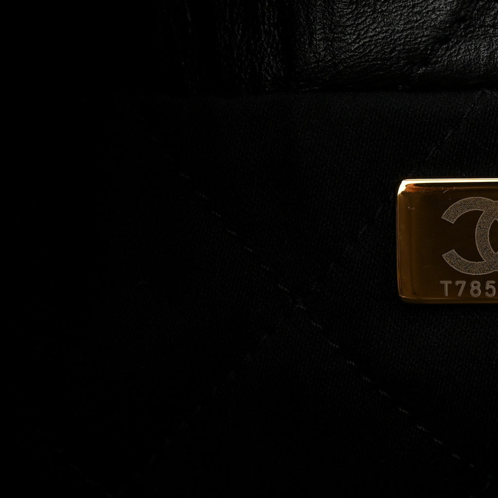 Crumpled Calfskin Quilted Chanel 22 Black