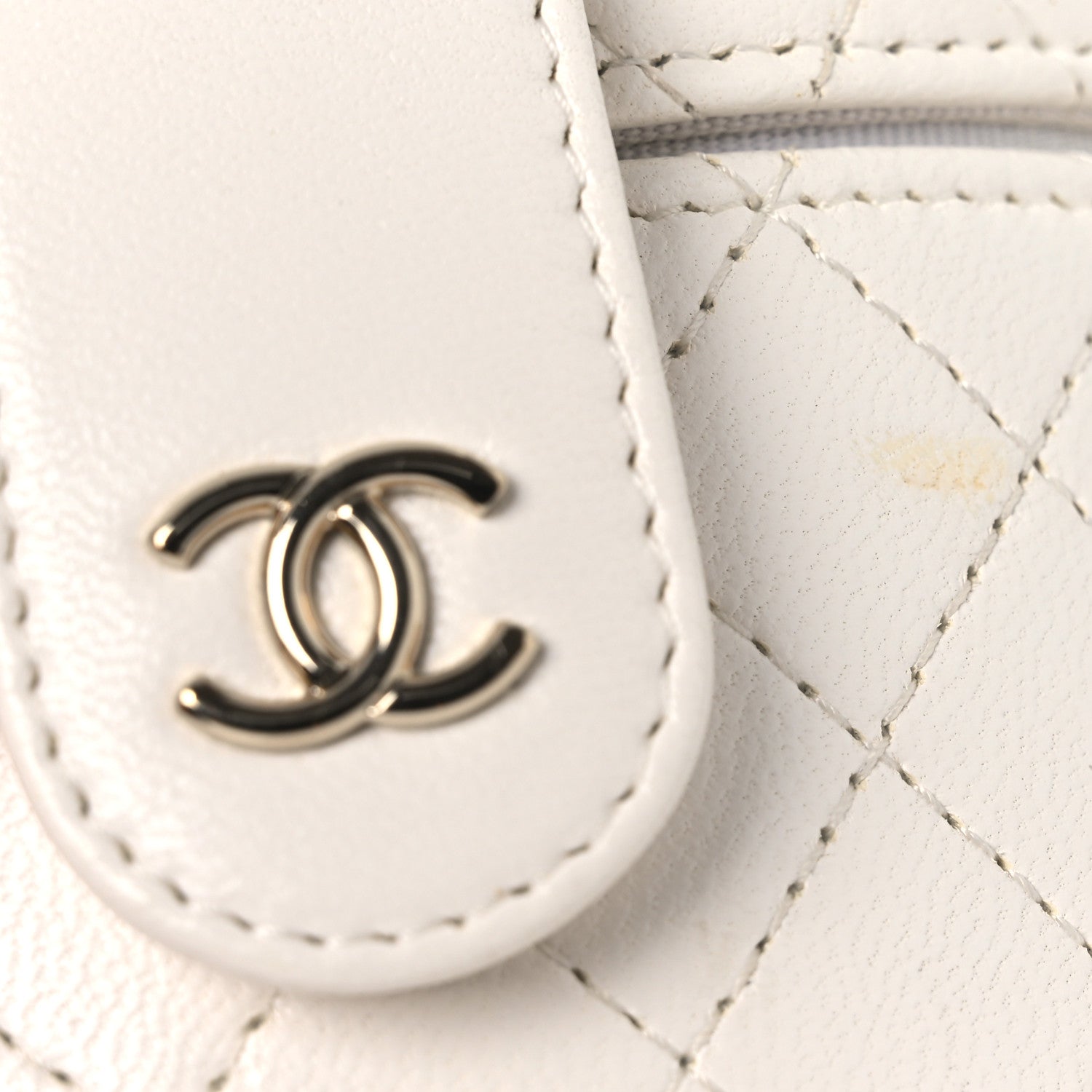 Lambskin Quilted Round Mini Vanity Case With Chain Case With Chain White
