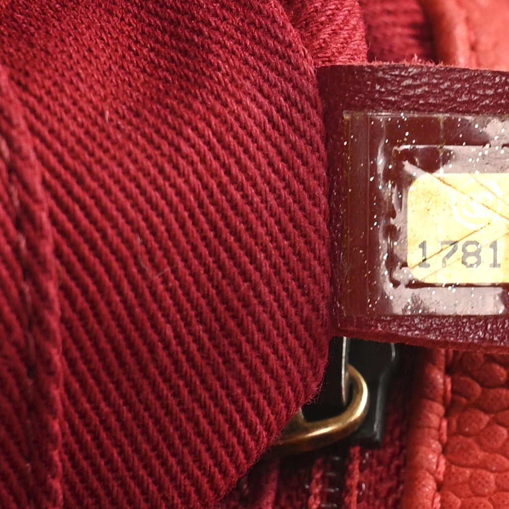 Iridescent Caviar Quilted Medium Chic Quilt Flap Red