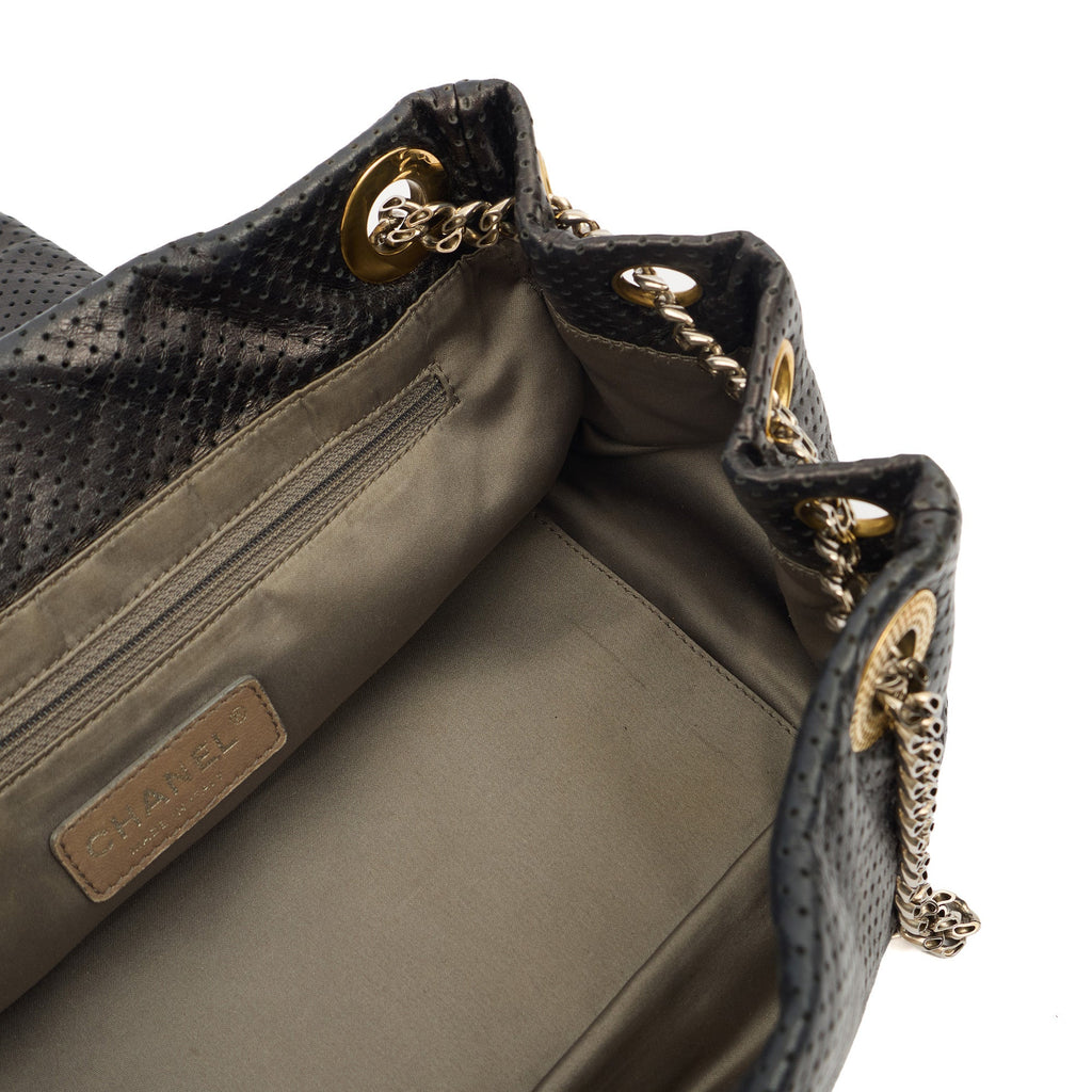 Chanel Shoulder Bag Reissue Accordion Flap in Black, Leather