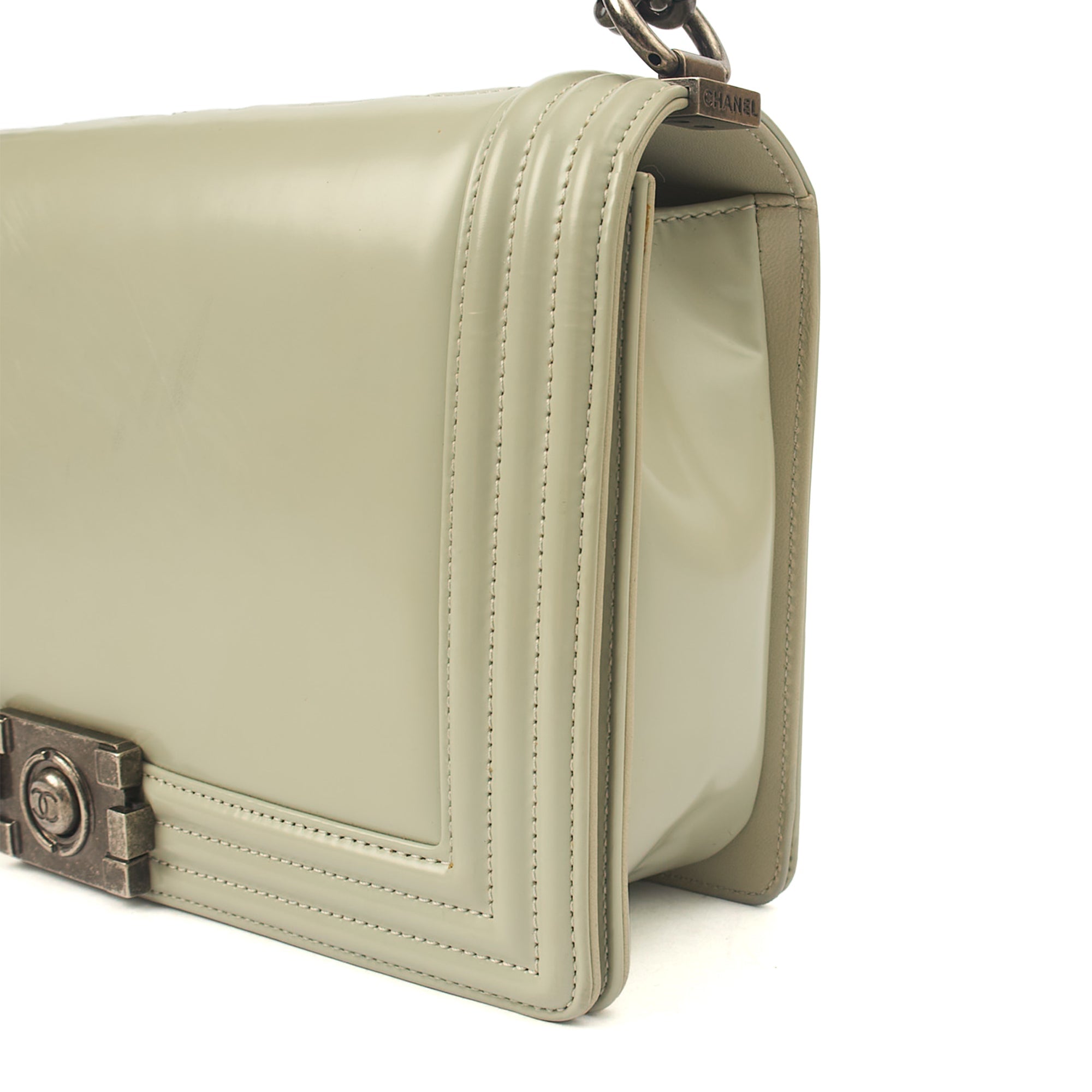 Chanel Shoulder Bag Boy - Medium in Grey, Patent Leather