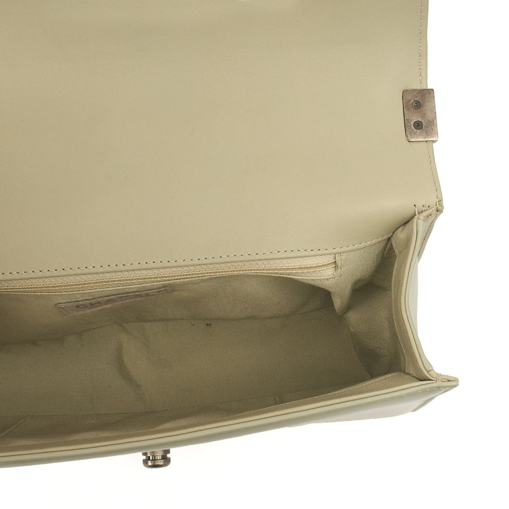 Chanel Shoulder Bag Boy - Medium in Grey, Patent Leather