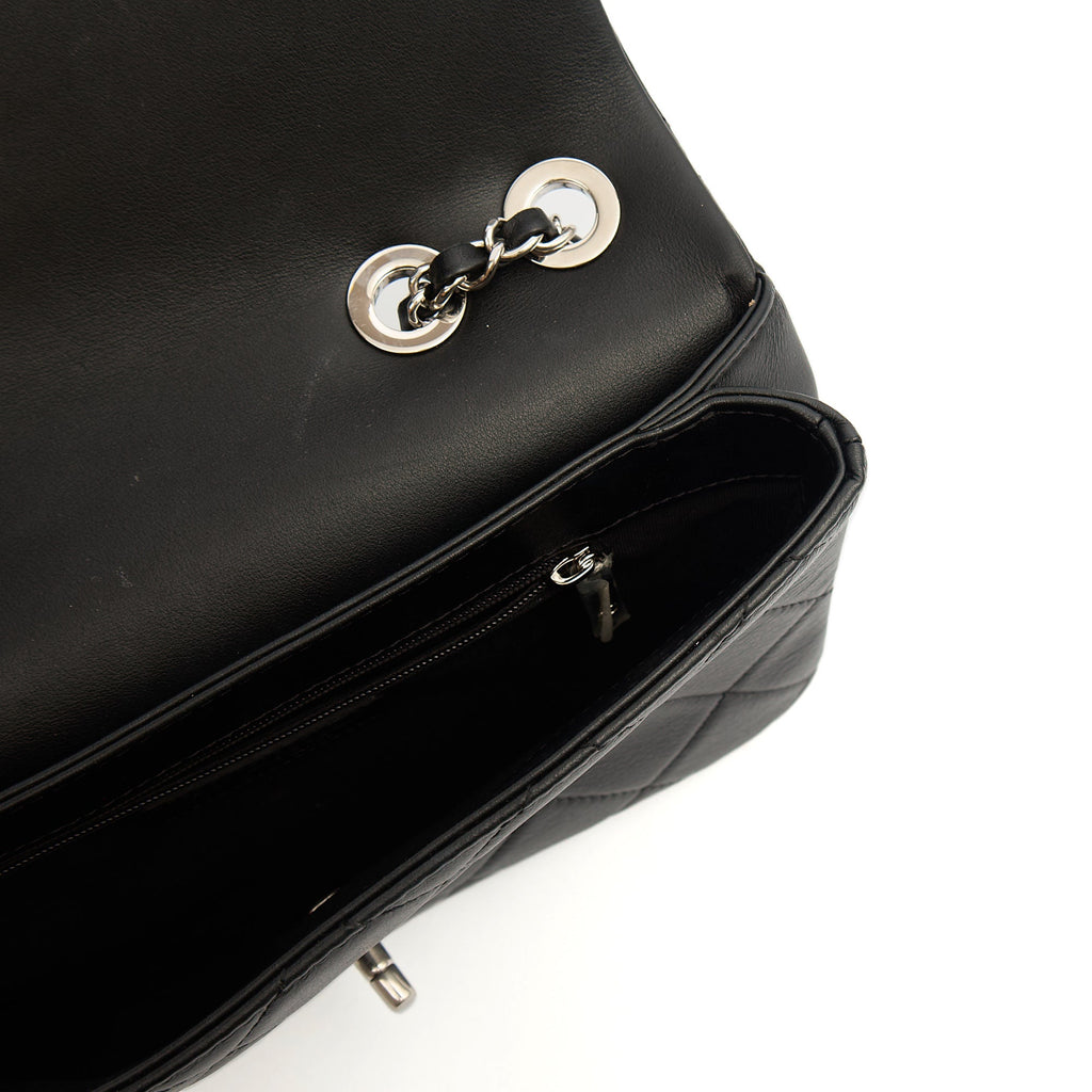 Chanel Shoulder Bag Flap Bag in Black, Calfskin Leather