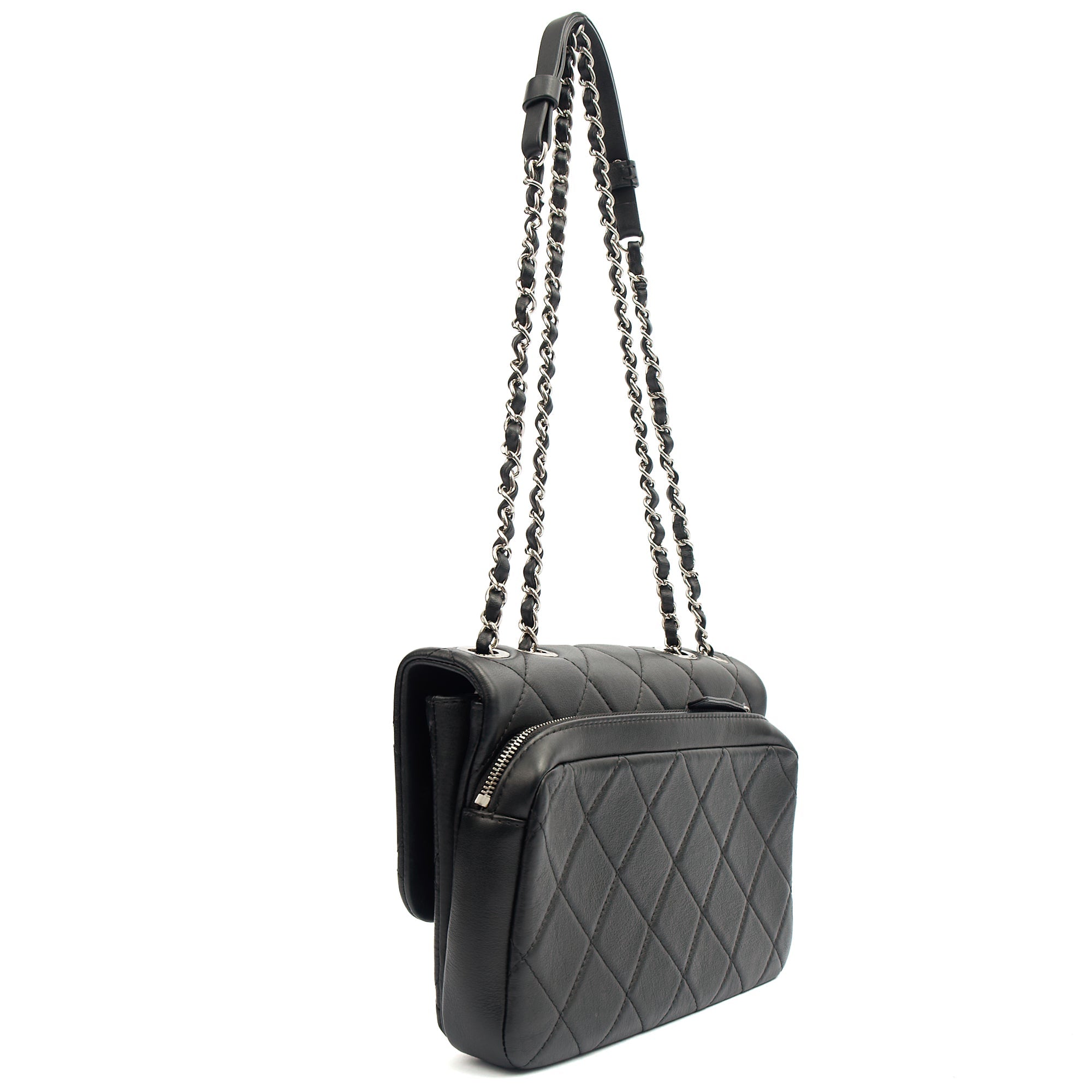 Chanel Shoulder Bag Flap Bag in Black, Calfskin Leather