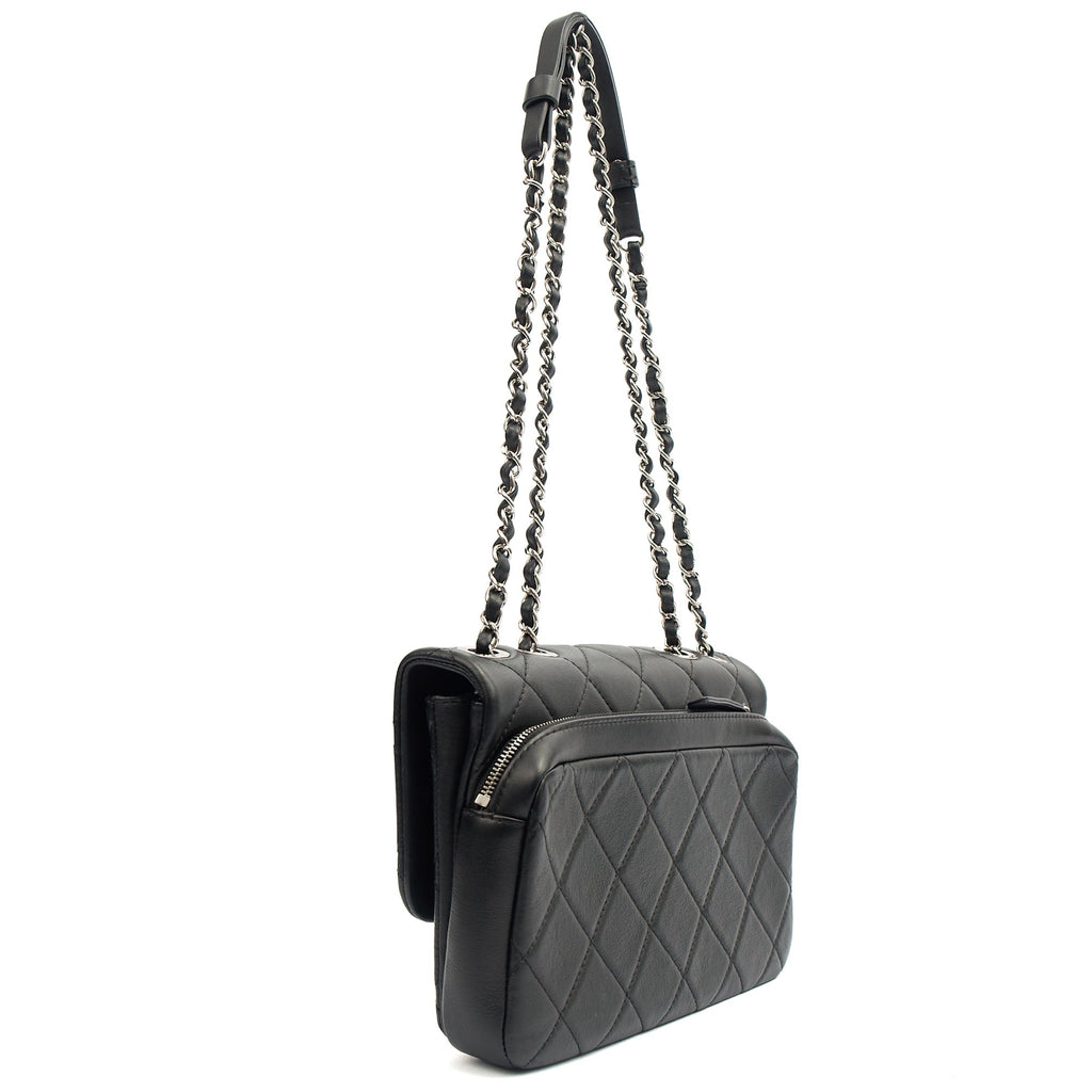 Chanel Shoulder Bag Flap Bag in Black, Calfskin Leather