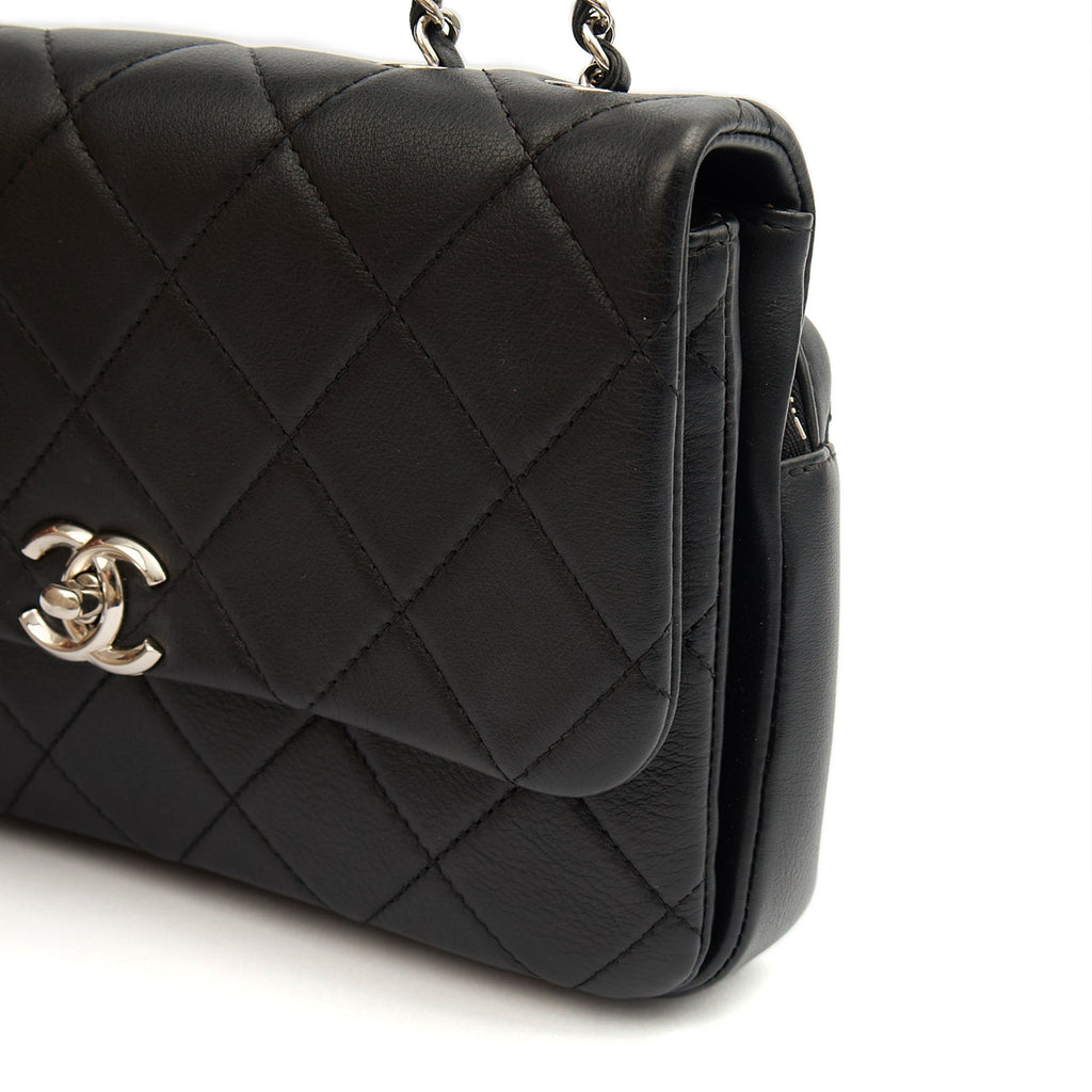 Chanel Shoulder Bag Flap Bag in Black, Calfskin Leather