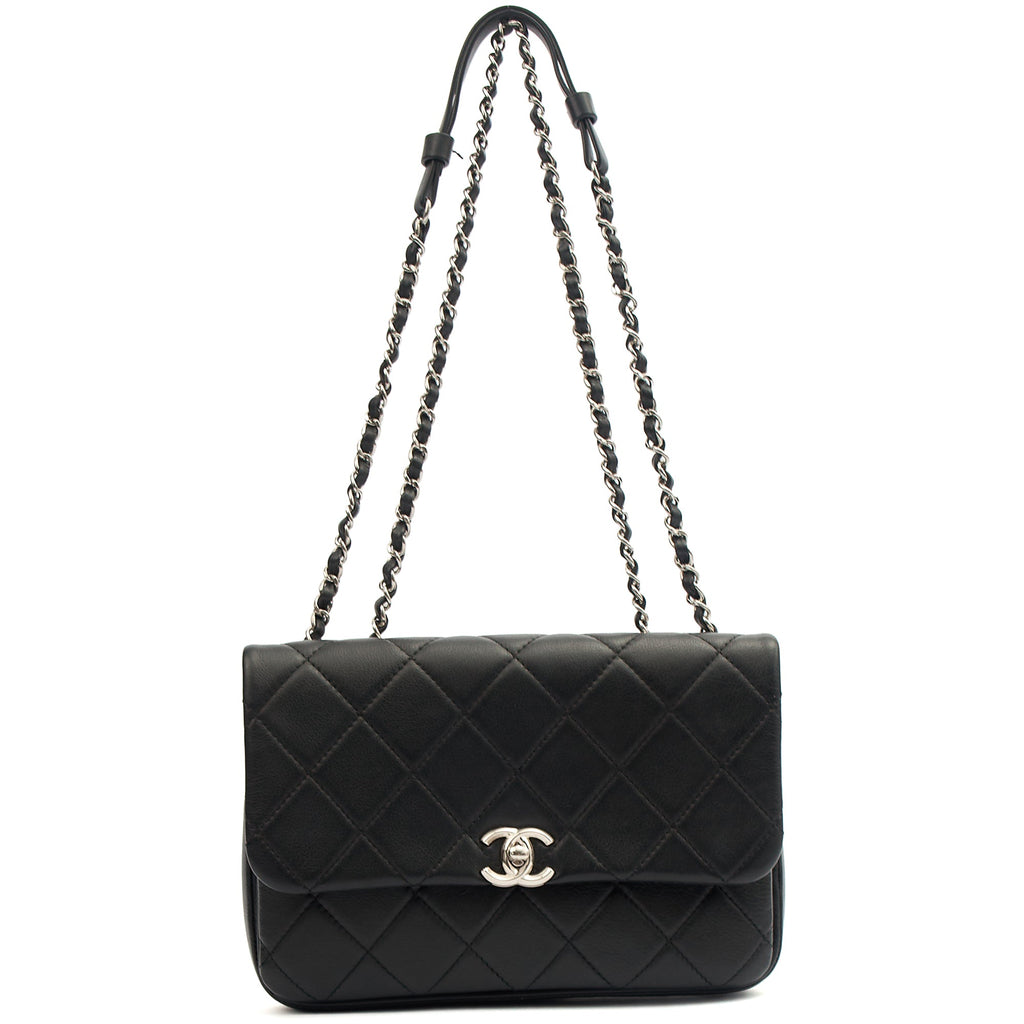 Chanel Shoulder Bag Flap Bag in Black, Calfskin Leather