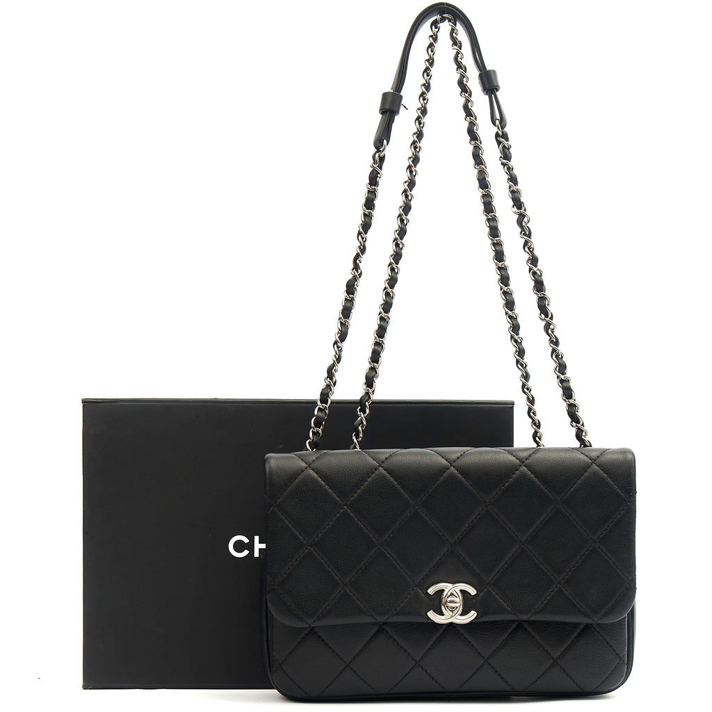 Chanel Shoulder Bag Flap Bag in Black, Calfskin Leather