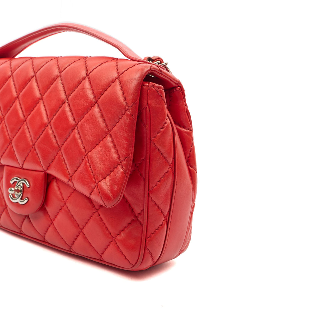 Chanel Shoulder Bag Carry Around Flap Bag in Red, Calfskin Leather