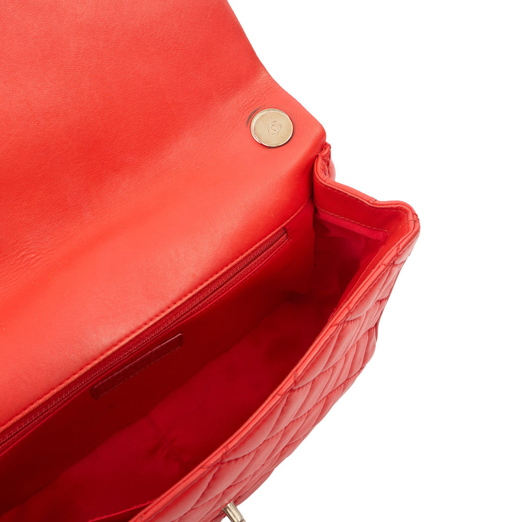 Chanel Shoulder Bag Carry Around Flap Bag in Red, Calfskin Leather