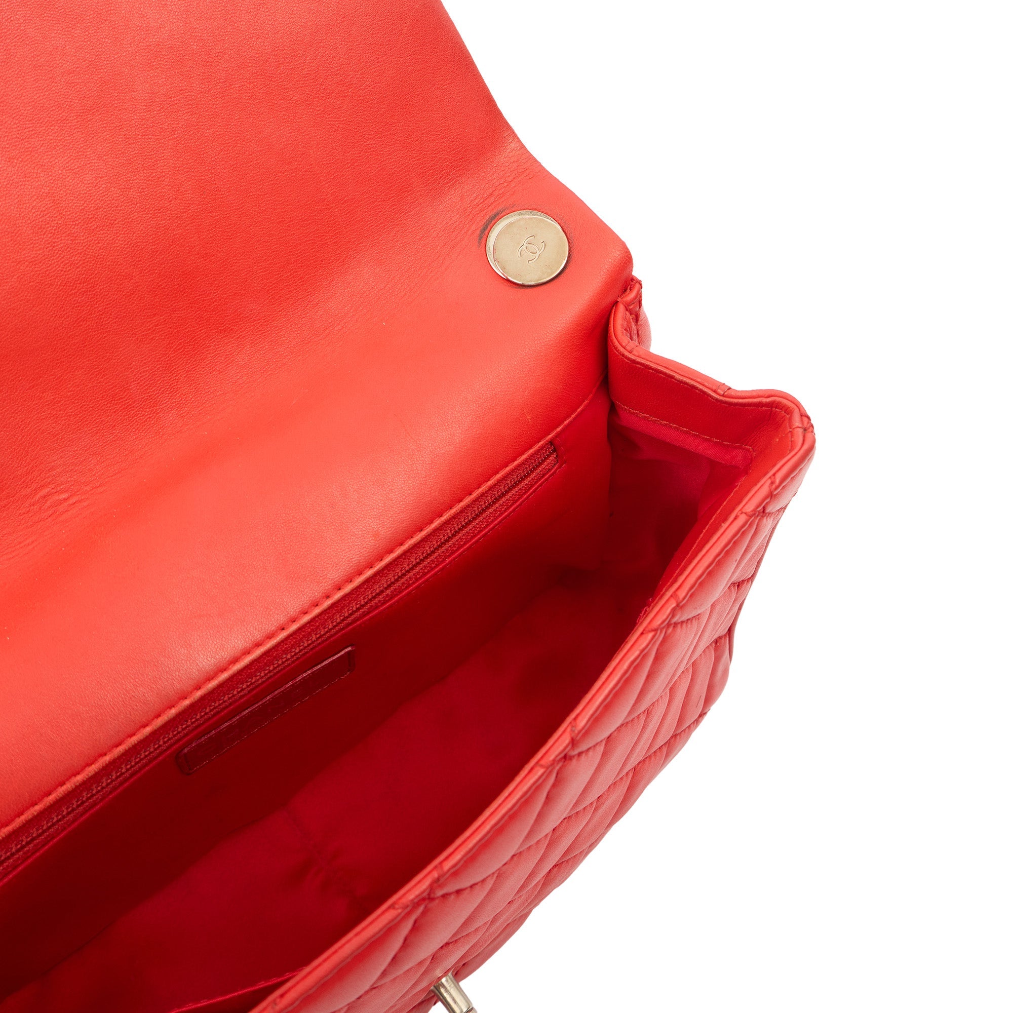 Chanel Shoulder Bag Carry Around Flap Bag in Red, Calfskin Leather