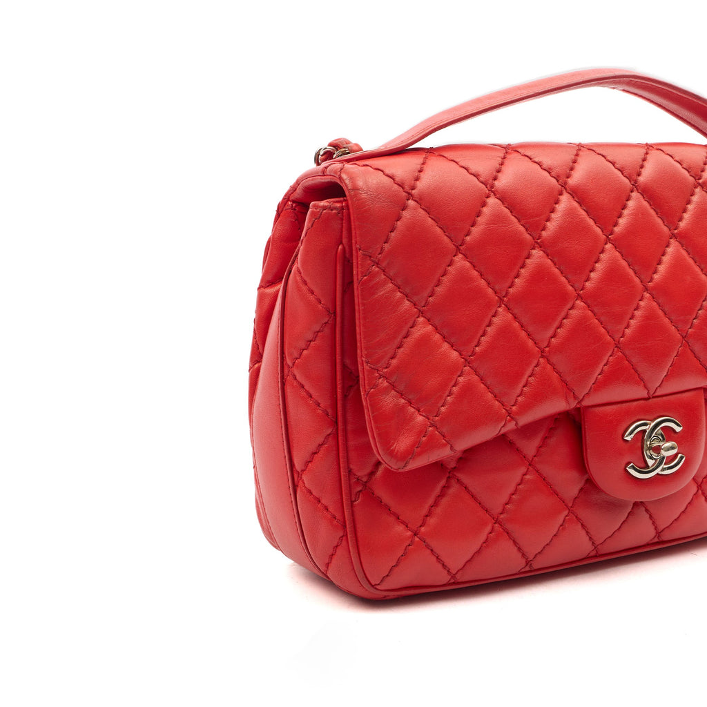 Chanel Shoulder Bag Carry Around Flap Bag in Red, Calfskin Leather