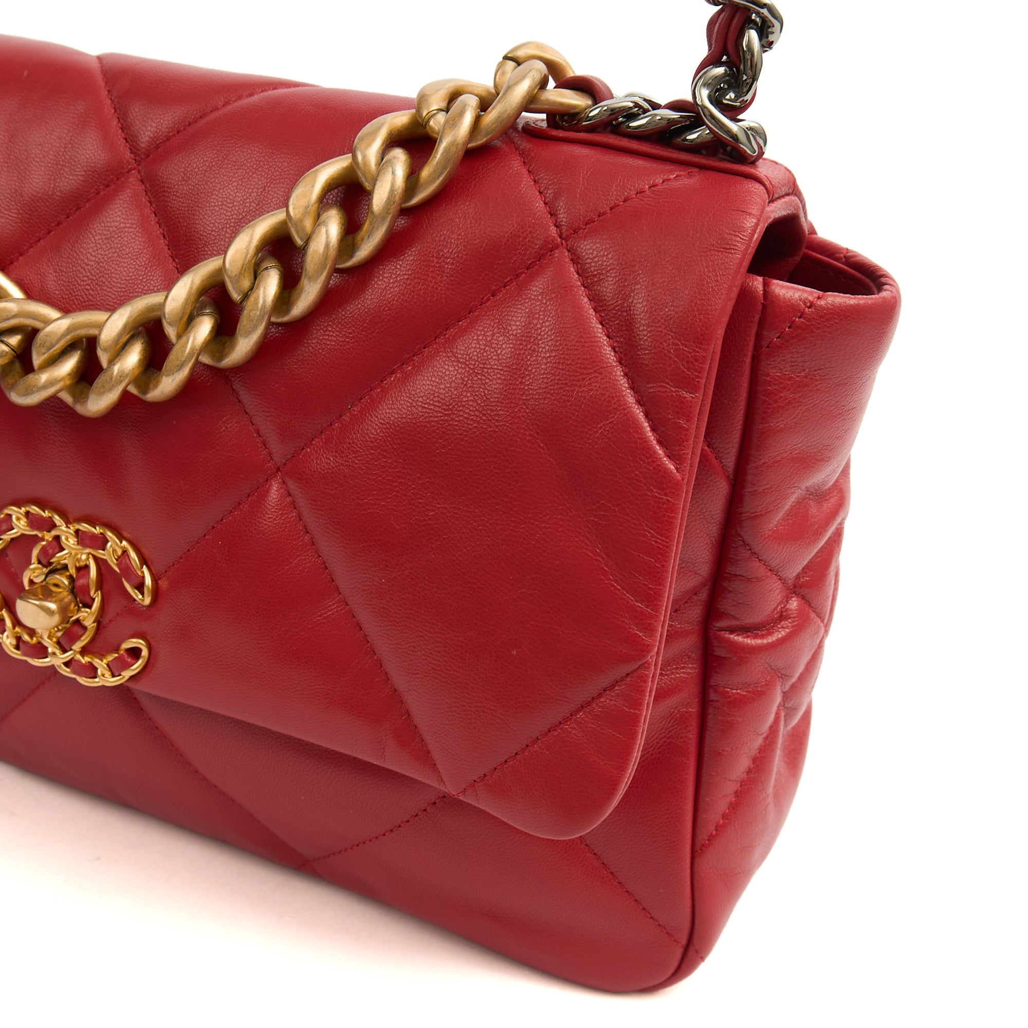 Chanel Shoulder Bag Chanel 19 in Red, Calfskin Leather
