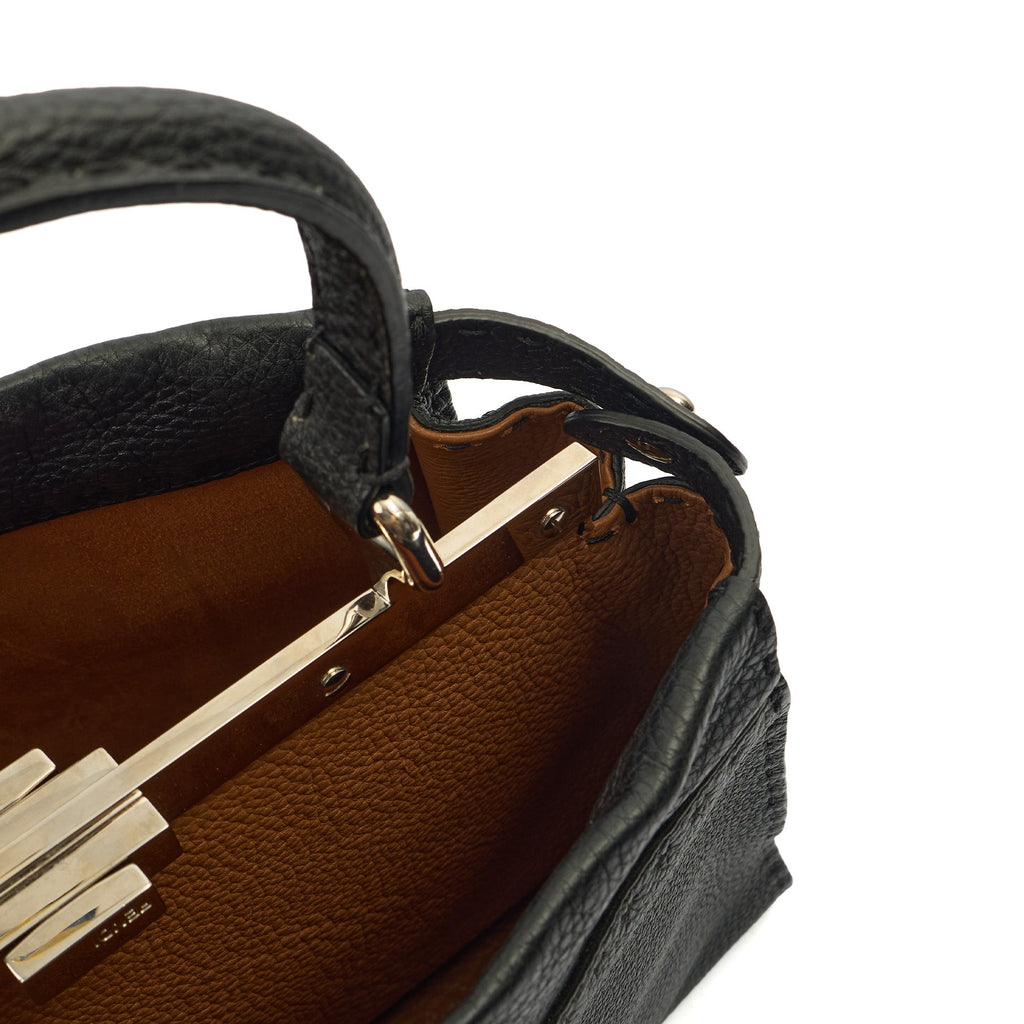 Fendi Tote Peekaboo - Medium in Black, Leather