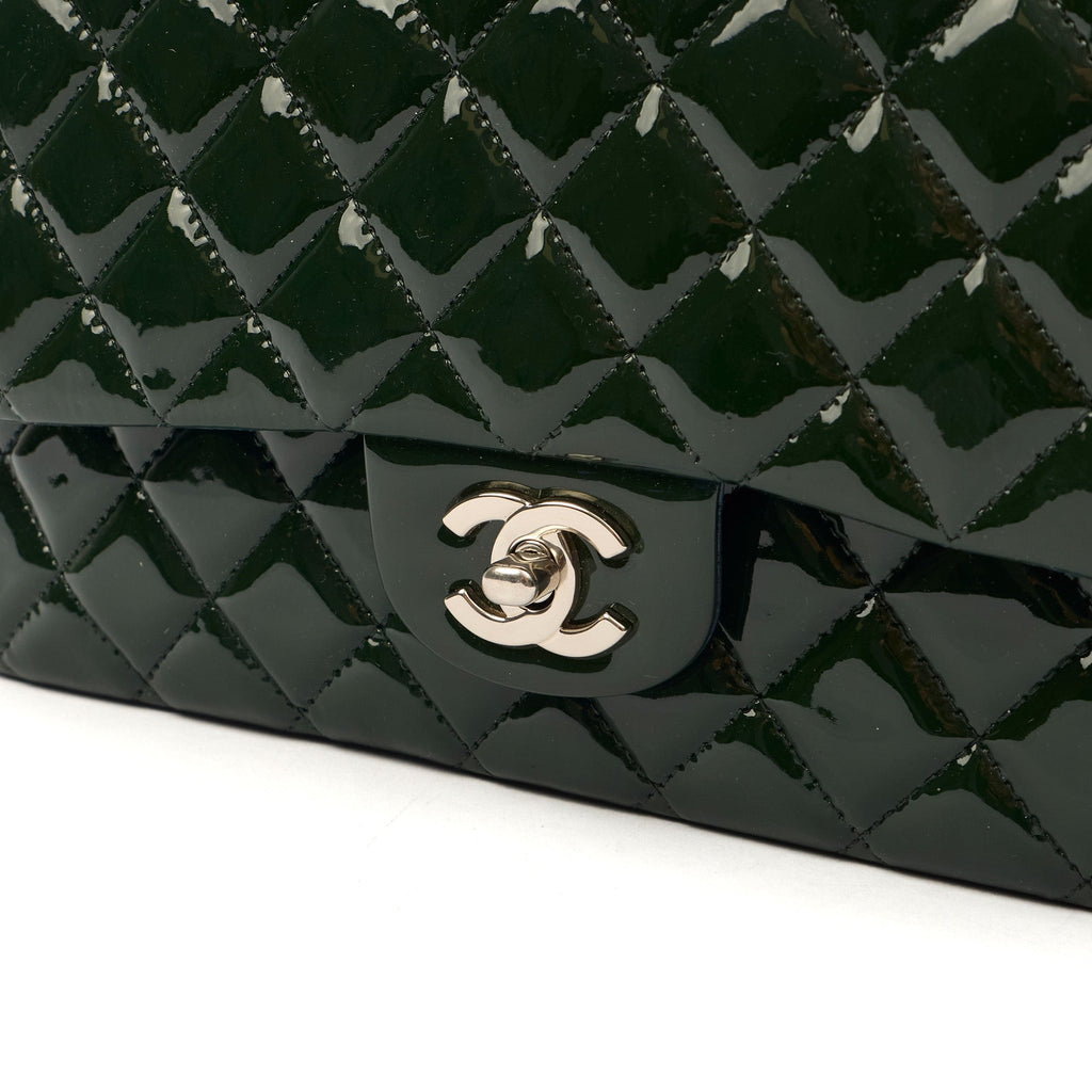 Chanel Shoulder Bag Classic Double Flap - Medium in Green, Patent Leather