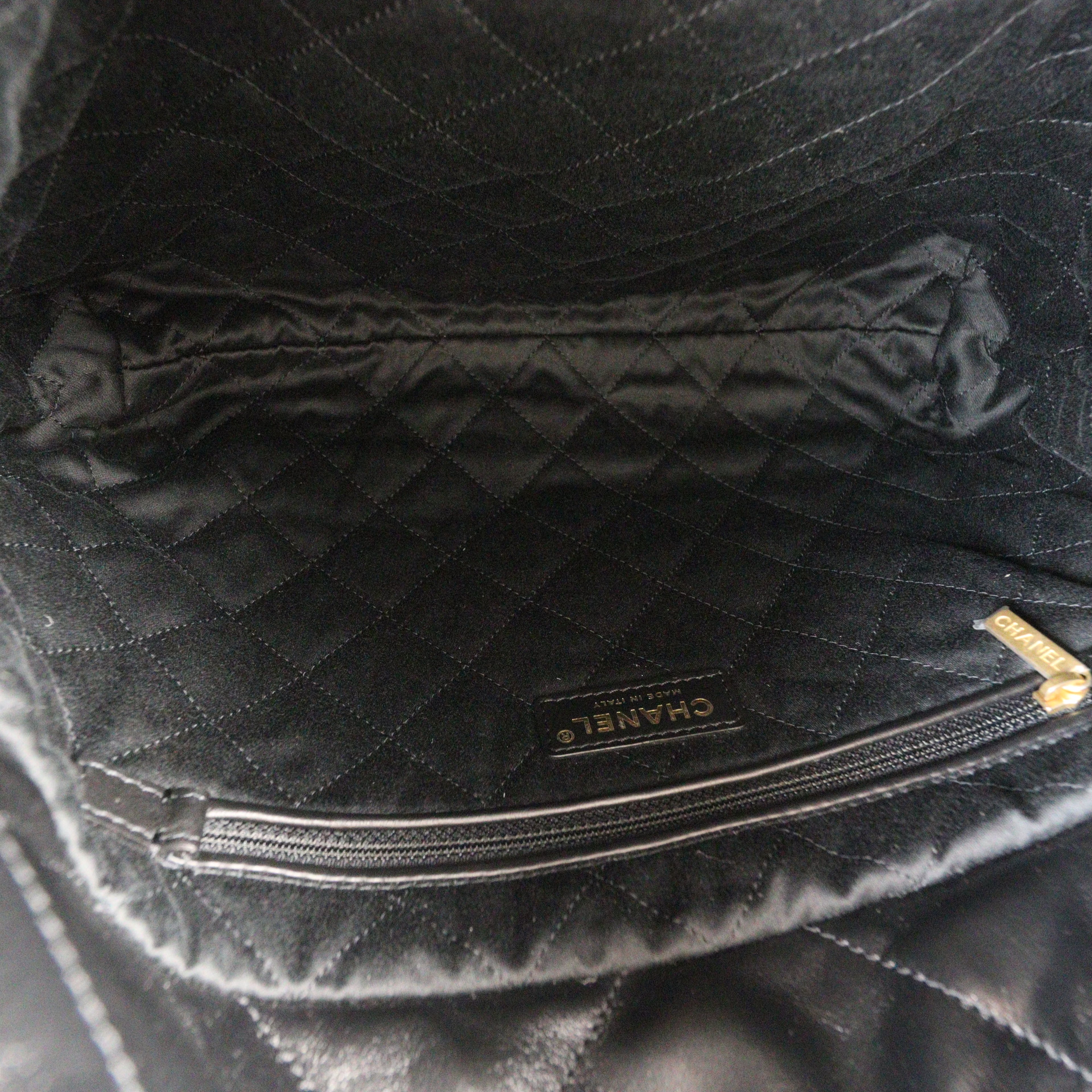 Chanel 22 Hobo Small