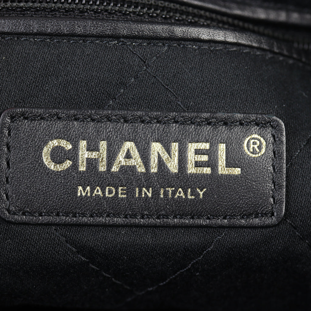Chanel 22 Hobo Medium