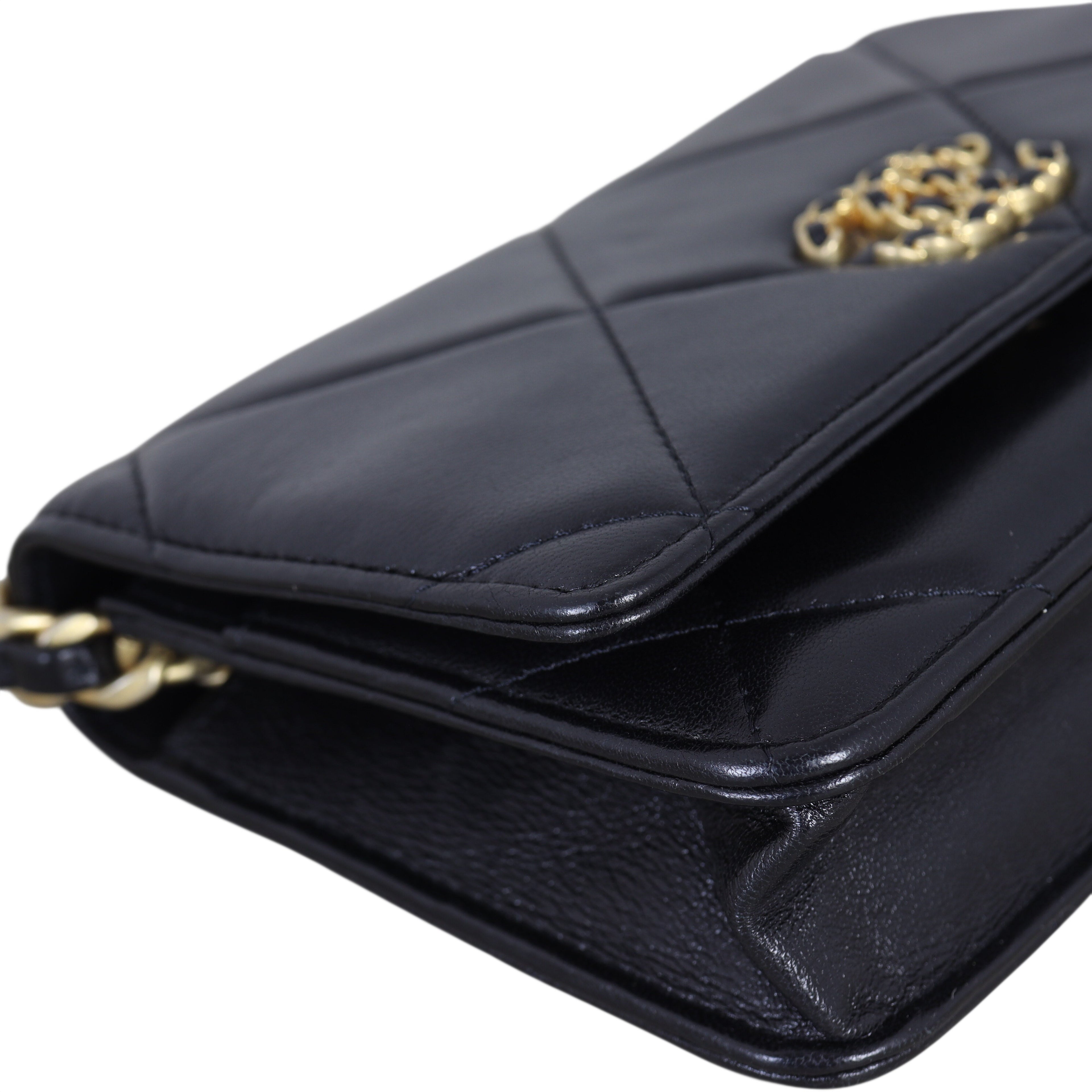 Chanel 19 Wallet on Chain