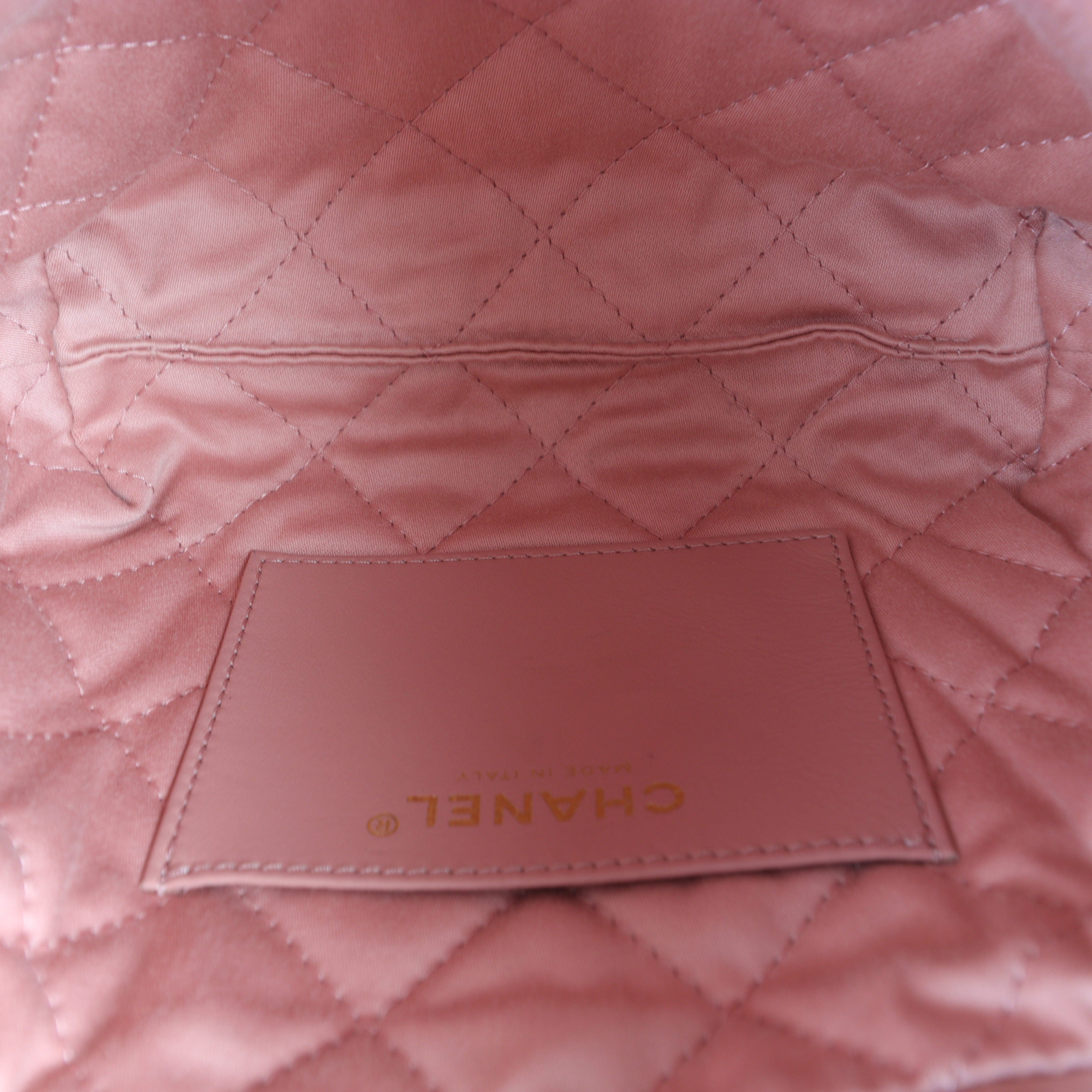 Chanel 22 Hobo Mini