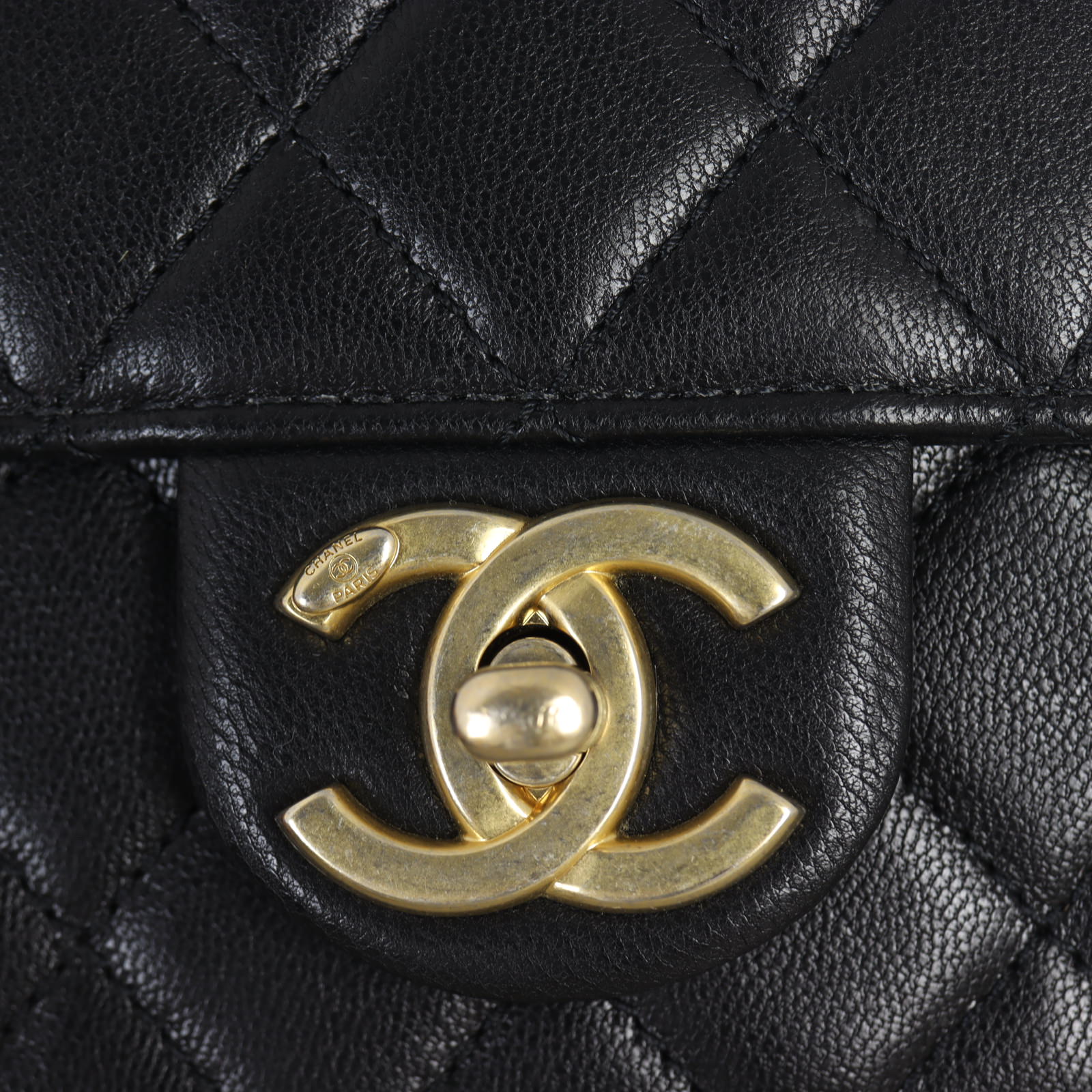 Chanel Chic Pearls Flap Medium Bag