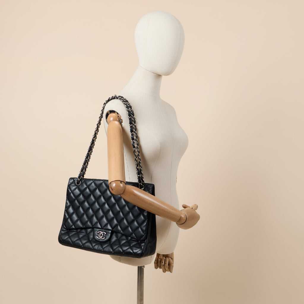 Chanel Shoulder Bag Classic Single Flap - Maxi in Black, Lambskin Leather
