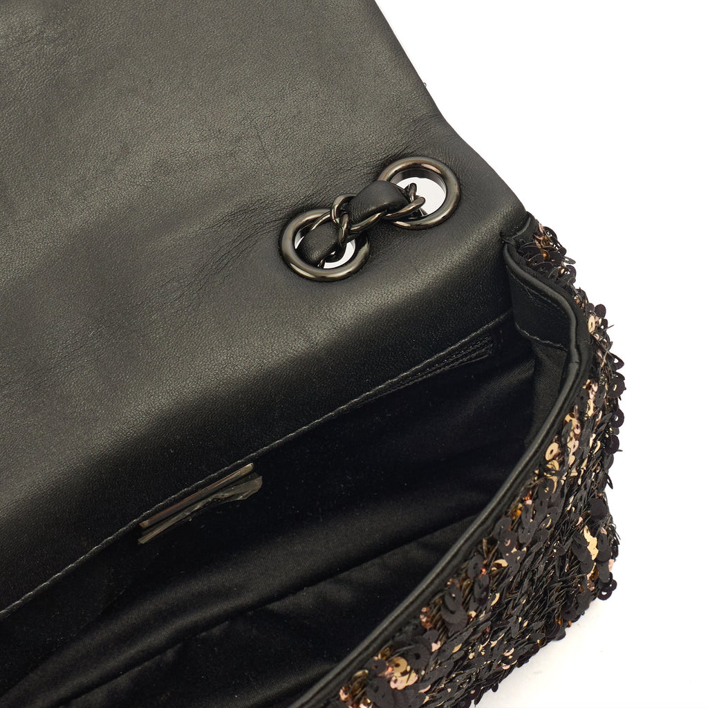 Chanel Shoulder Bag Flap Bag in Black, Sequin