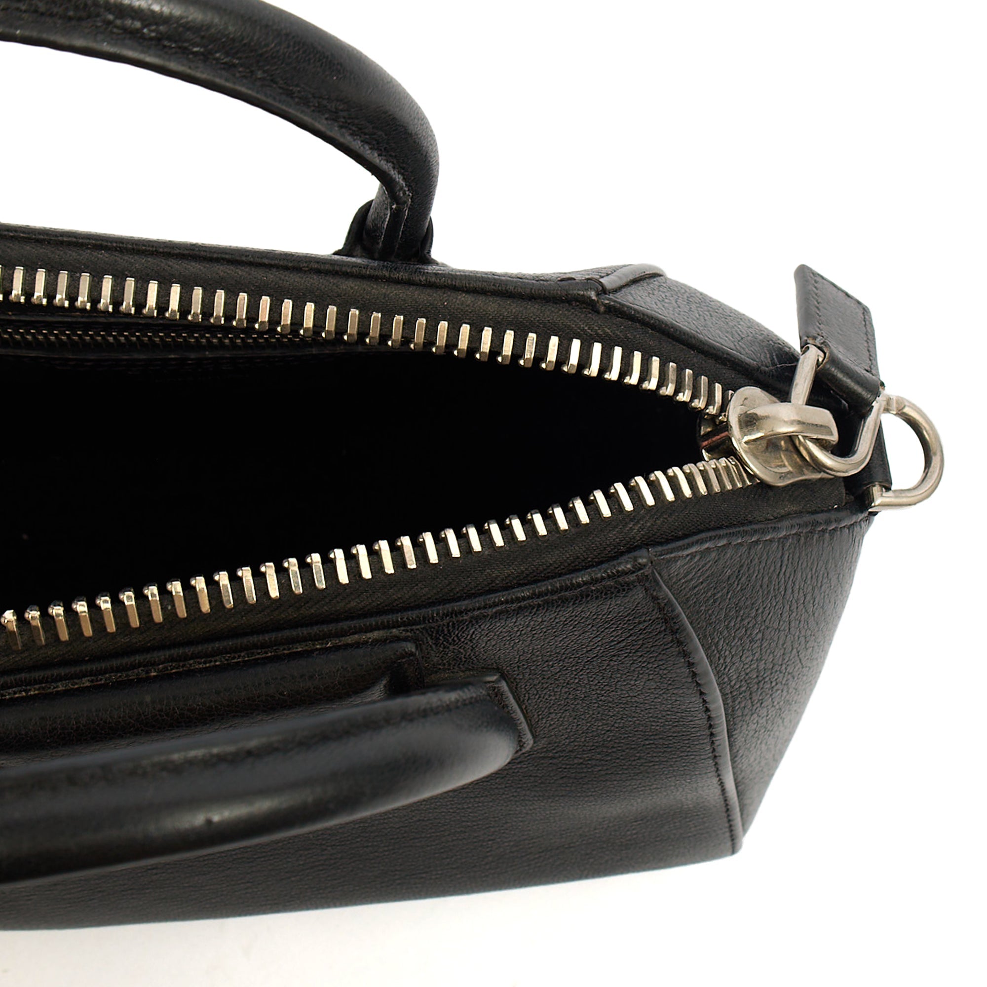 Givenchy Cross Body Antigona - Mini in Black, Leather