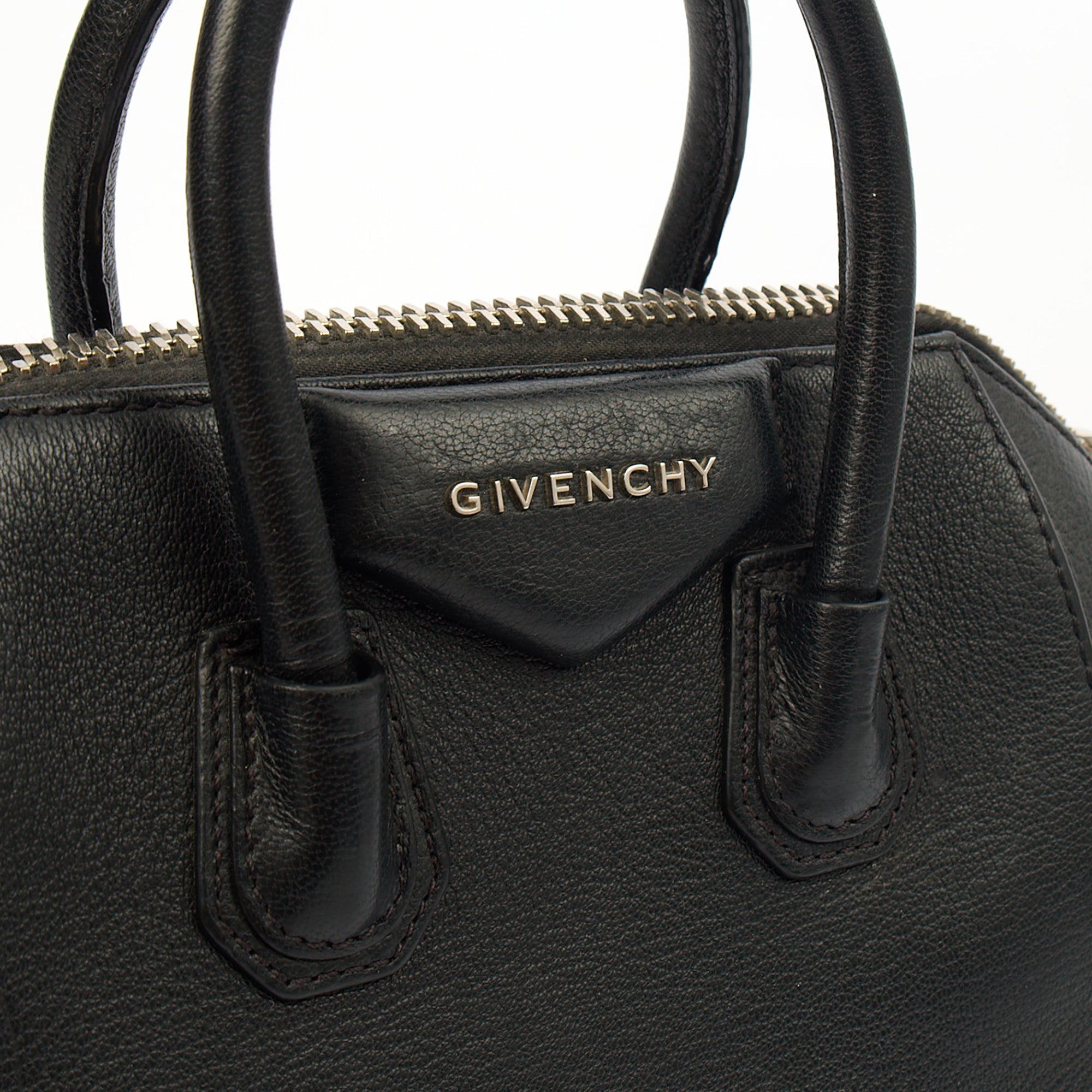 Givenchy Cross Body Antigona - Mini in Black, Leather