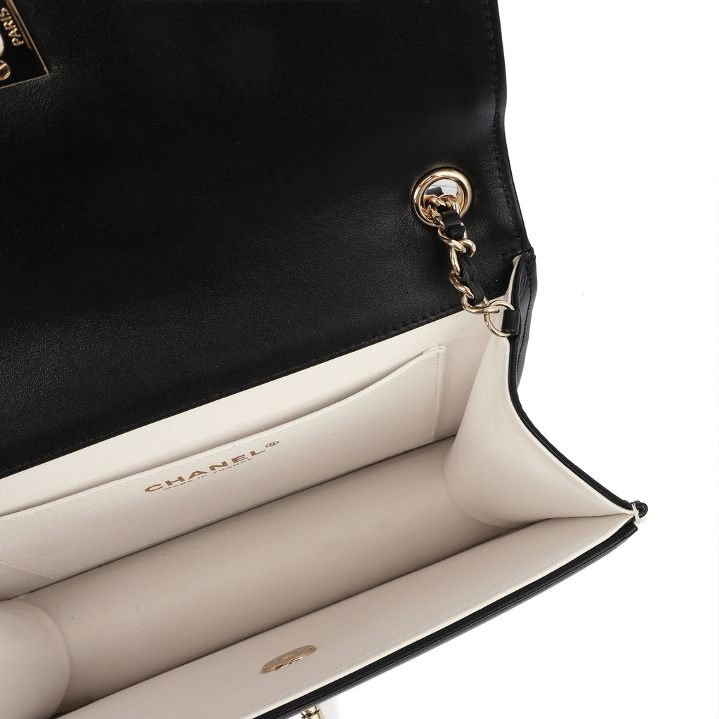 Chanel Shoulder Bag Flap Bag in Black, Calfskin Leather