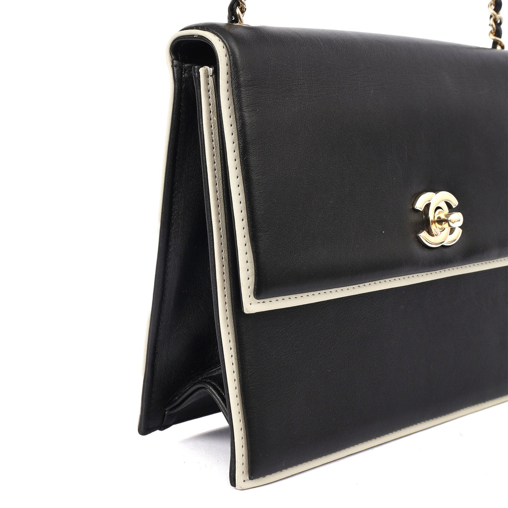 Chanel Shoulder Bag Flap Bag in Black, Calfskin Leather
