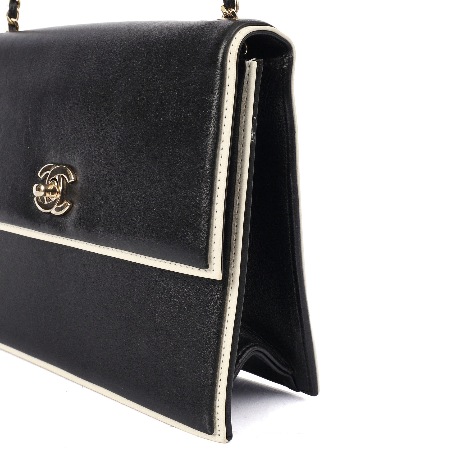 Chanel Shoulder Bag Flap Bag in Black, Calfskin Leather