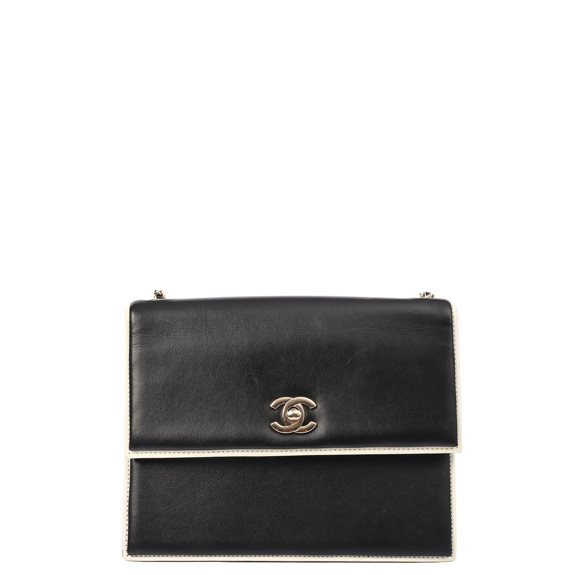 Chanel Shoulder Bag Flap Bag in Black, Calfskin Leather