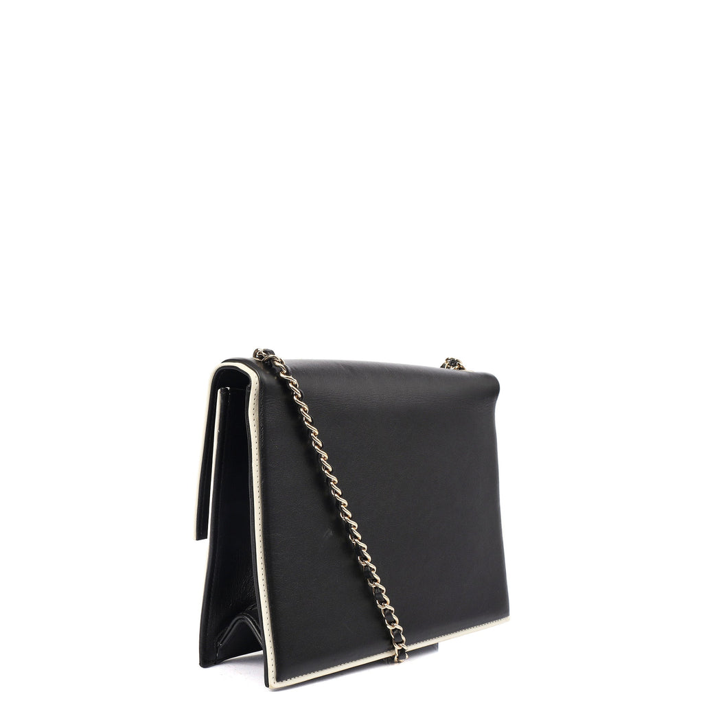 Chanel Shoulder Bag Flap Bag in Black, Calfskin Leather