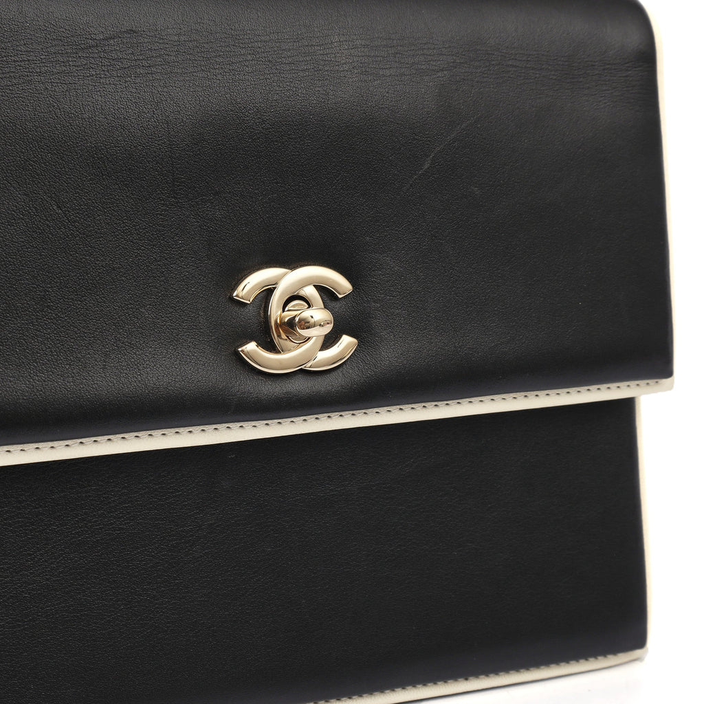 Chanel Shoulder Bag Flap Bag in Black, Calfskin Leather