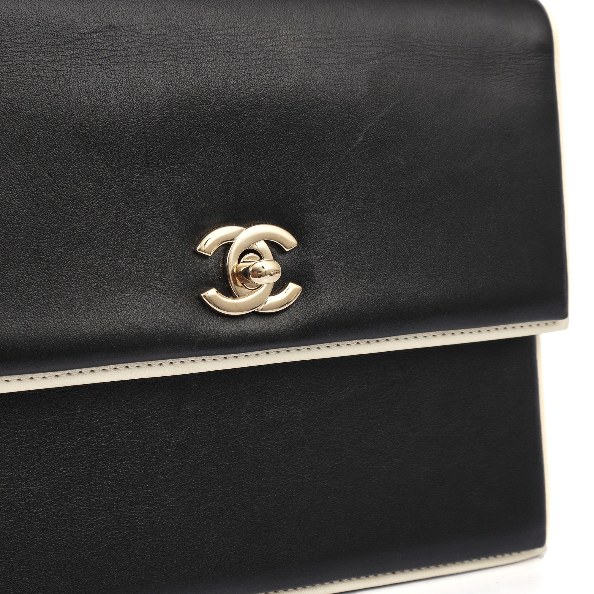Chanel Shoulder Bag Flap Bag in Black, Calfskin Leather